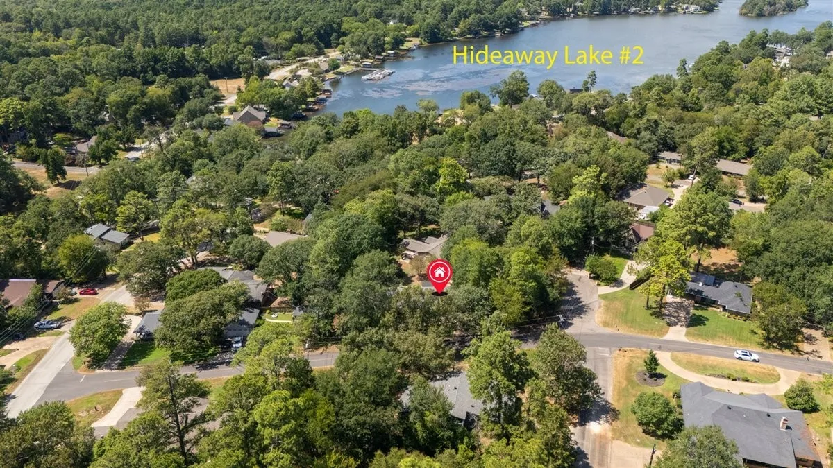 Single Family Residence For Sale in Smith County , 103 Grass Knoll Drive, Hideaway, Texas 75771, 3 Bedroom, 2 Bathroom, 2 Garage spaces, 1,510 Sqft, built in 1978, mls#21359396, Real Estate Agent in Hideaway, Homes For Sale in Smith county, Homes For Sale in Hideaway, Realtor in Hideaway Texas, Real Estate Brokerage Independent Realty Texas, Luminita Cordes Realtor