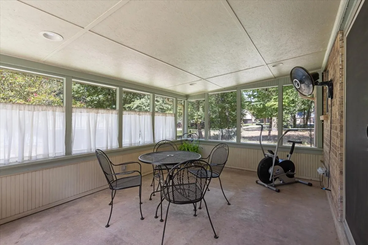 Single Family Residence For Sale in Smith County , 103 Grass Knoll Drive, Hideaway, Texas 75771, 3 Bedroom, 2 Bathroom, 2 Garage spaces, 1,510 Sqft, built in 1978, mls#21359396, Real Estate Agent in Hideaway, Homes For Sale in Smith county, Homes For Sale in Hideaway, Realtor in Hideaway Texas, Real Estate Brokerage Independent Realty Texas, Luminita Cordes Realtor