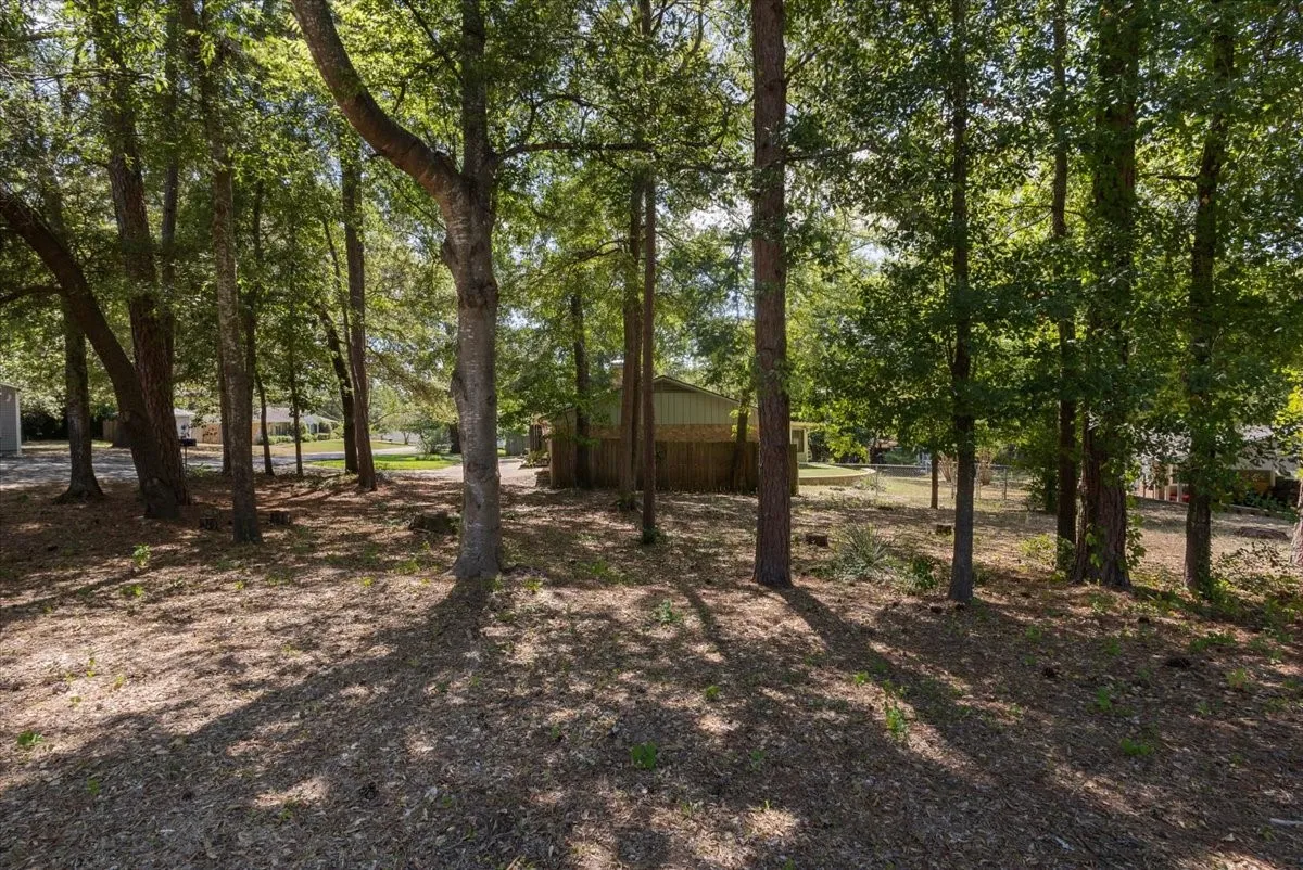 Single Family Residence For Sale in Smith County , 103 Grass Knoll Drive, Hideaway, Texas 75771, 3 Bedroom, 2 Bathroom, 2 Garage spaces, 1,510 Sqft, built in 1978, mls#21359396, Real Estate Agent in Hideaway, Homes For Sale in Smith county, Homes For Sale in Hideaway, Realtor in Hideaway Texas, Real Estate Brokerage Independent Realty Texas, Luminita Cordes Realtor