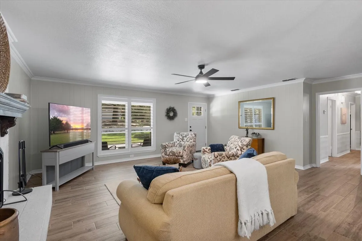 Single Family Residence For Sale in Smith County , 103 Grass Knoll Drive, Hideaway, Texas 75771, 3 Bedroom, 2 Bathroom, 2 Garage spaces, 1,510 Sqft, built in 1978, mls#21359396, Real Estate Agent in Hideaway, Homes For Sale in Smith county, Homes For Sale in Hideaway, Realtor in Hideaway Texas, Real Estate Brokerage Independent Realty Texas, Luminita Cordes Realtor