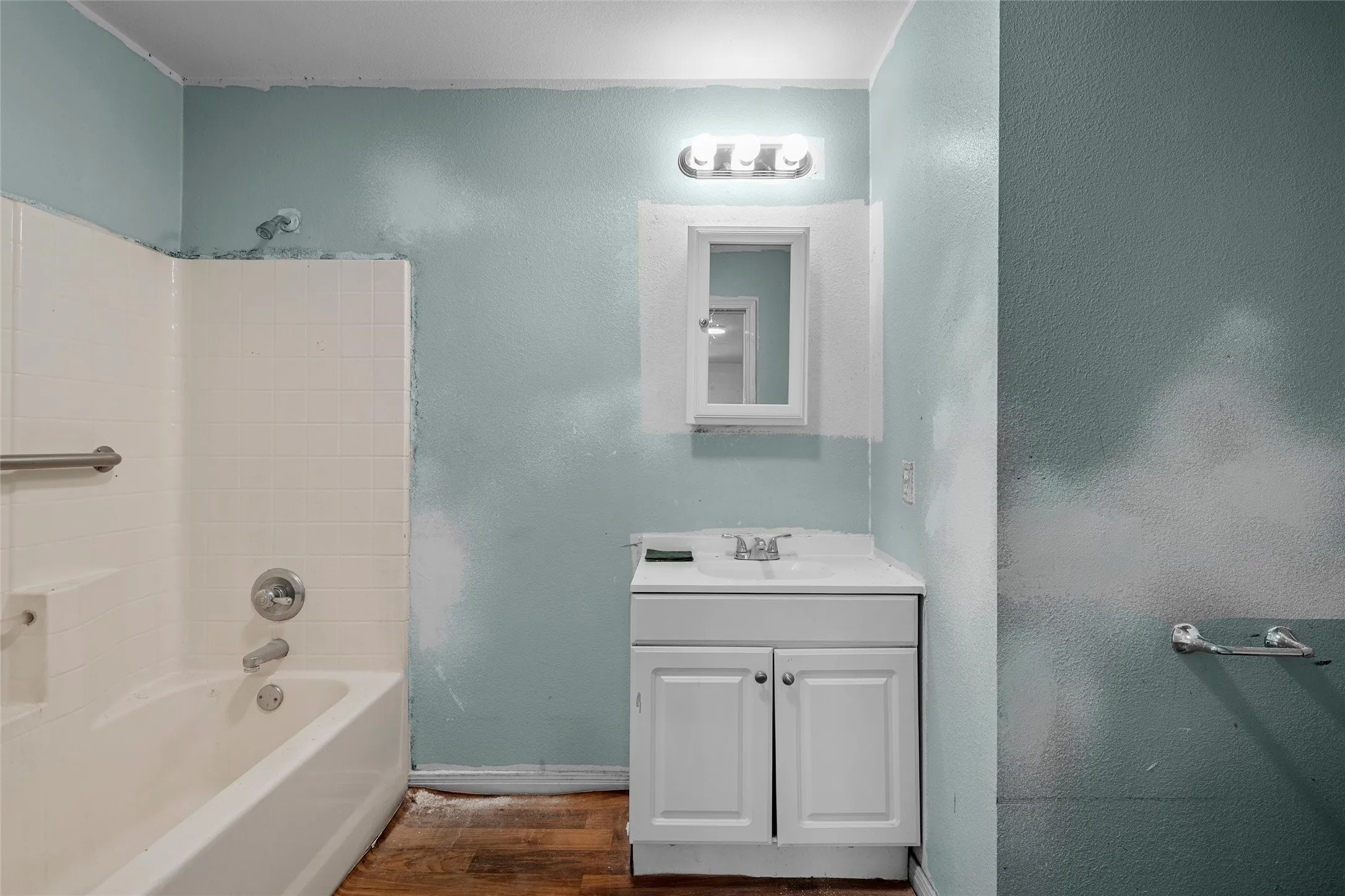 Single Family Residence For Sale in Mc Lennan County , 1309 Tabor Street, Waco, Texas 76704, 2 Bedroom, 2 Bathroom, Garage spaces, 1,200 Sqft, built in 2006, mls#21349023, Real Estate Agent in Waco, Homes For Sale in Mc Lennan county, Homes For Sale in Waco, Realtor in Waco Texas, Real Estate Brokerage Independent Realty Texas, Luminita Cordes Realtor