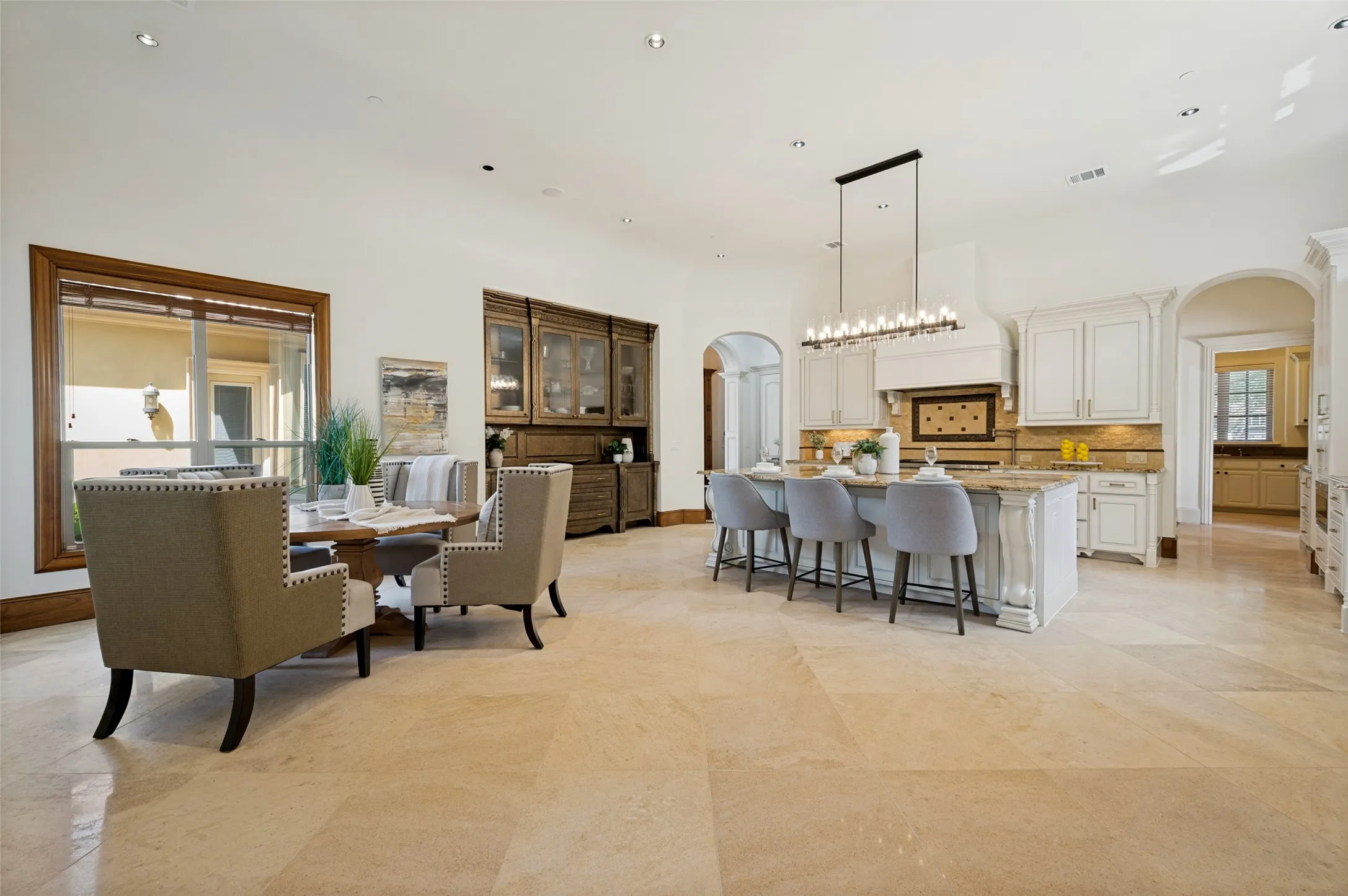 Breakfast area and kitchen