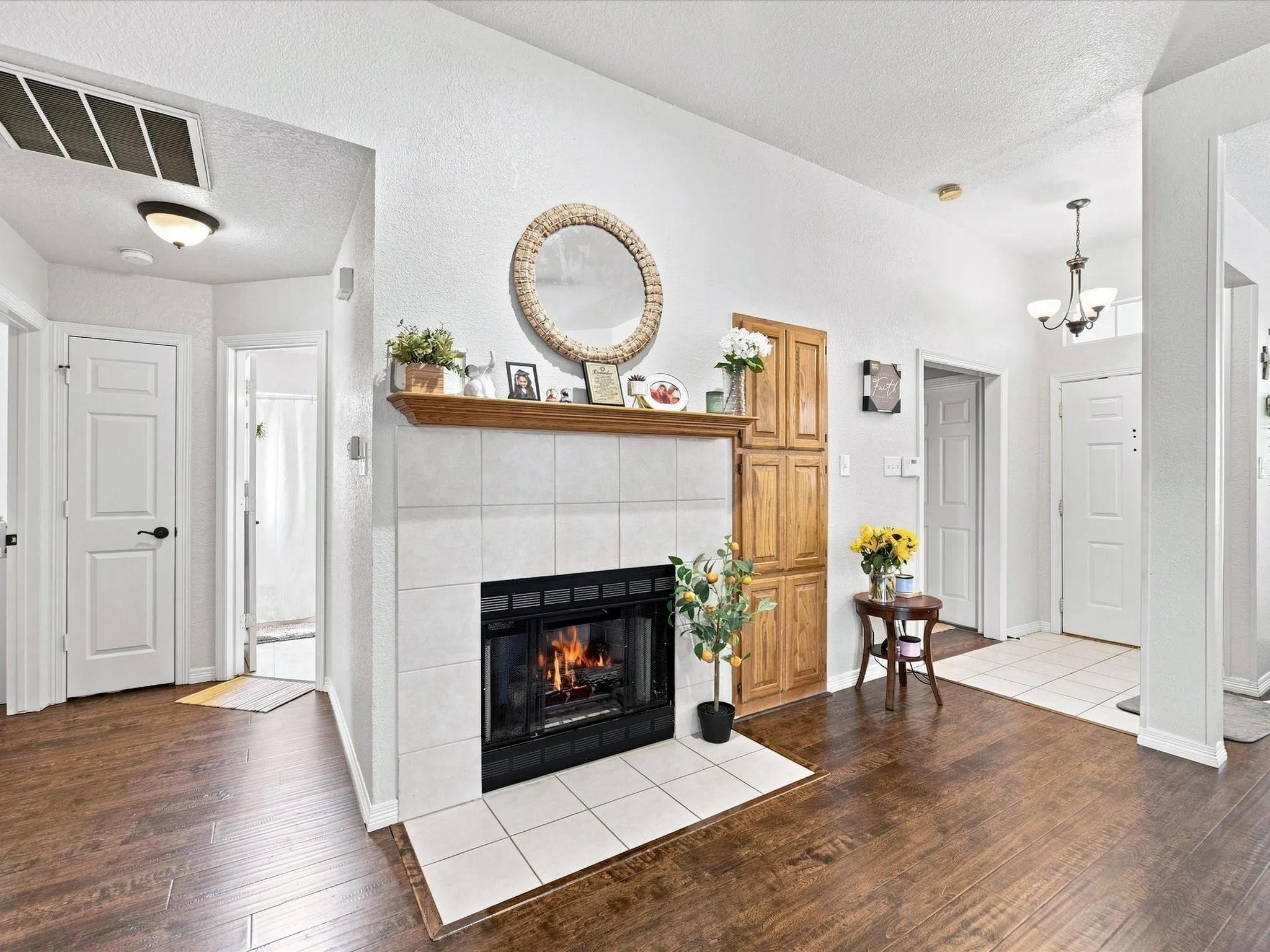 Single Family Residence For Sale in Denton County , 2532 John Drive, Denton, Texas 76207, 3 Bedroom, 2 Bathroom, 2 Garage spaces, 1,314 Sqft, built in 1998, mls#21350033, Real Estate Agent in Denton, Homes For Sale in Denton county, Homes For Sale in Denton, Realtor in Denton Texas, Real Estate Brokerage Independent Realty Texas, Luminita Cordes Realtor