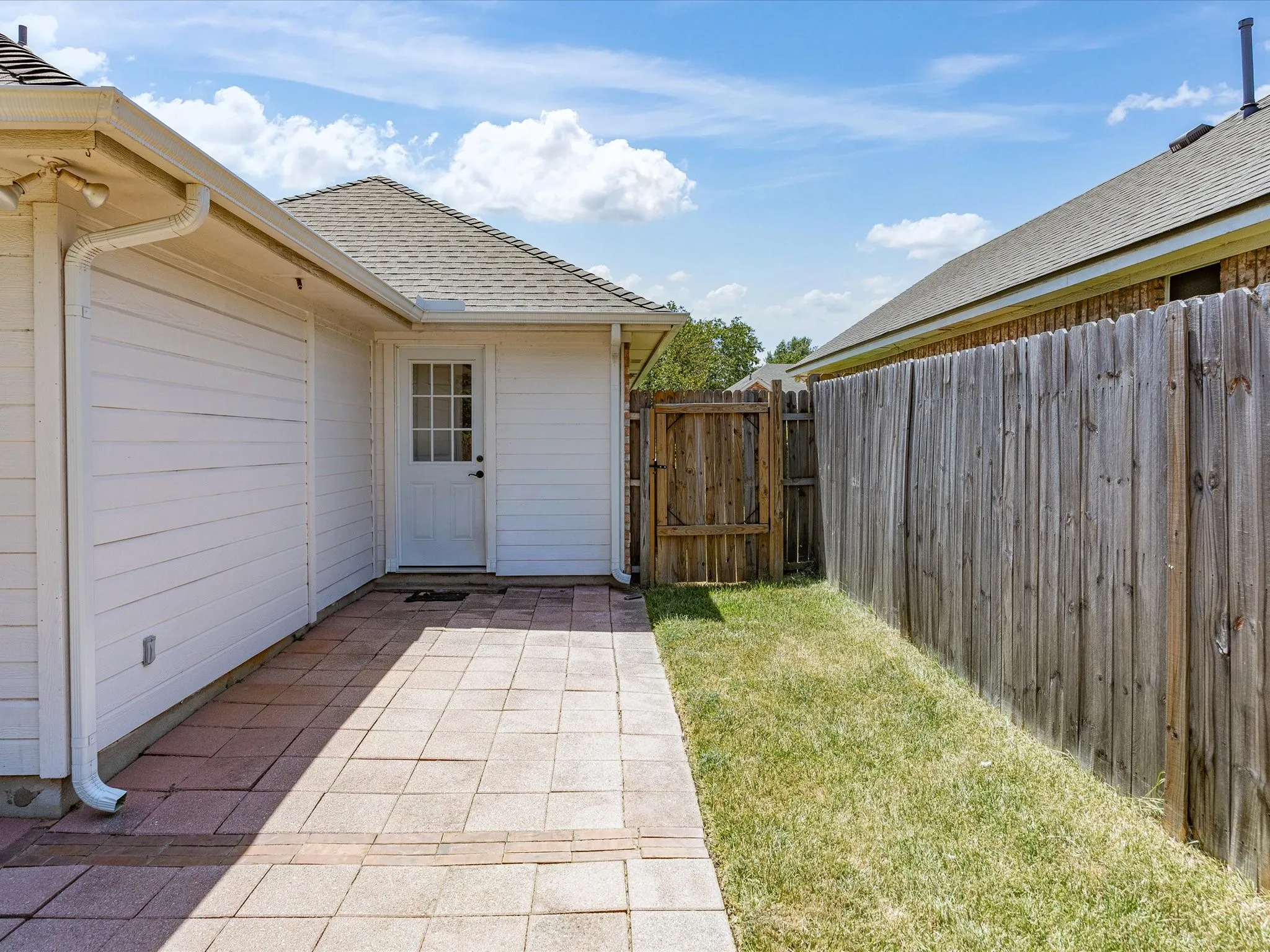 Single Family Residence For Sale in Denton County , 2532 John Drive, Denton, Texas 76207, 3 Bedroom, 2 Bathroom, 2 Garage spaces, 1,314 Sqft, built in 1998, mls#21350033, Real Estate Agent in Denton, Homes For Sale in Denton county, Homes For Sale in Denton, Realtor in Denton Texas, Real Estate Brokerage Independent Realty Texas, Luminita Cordes Realtor