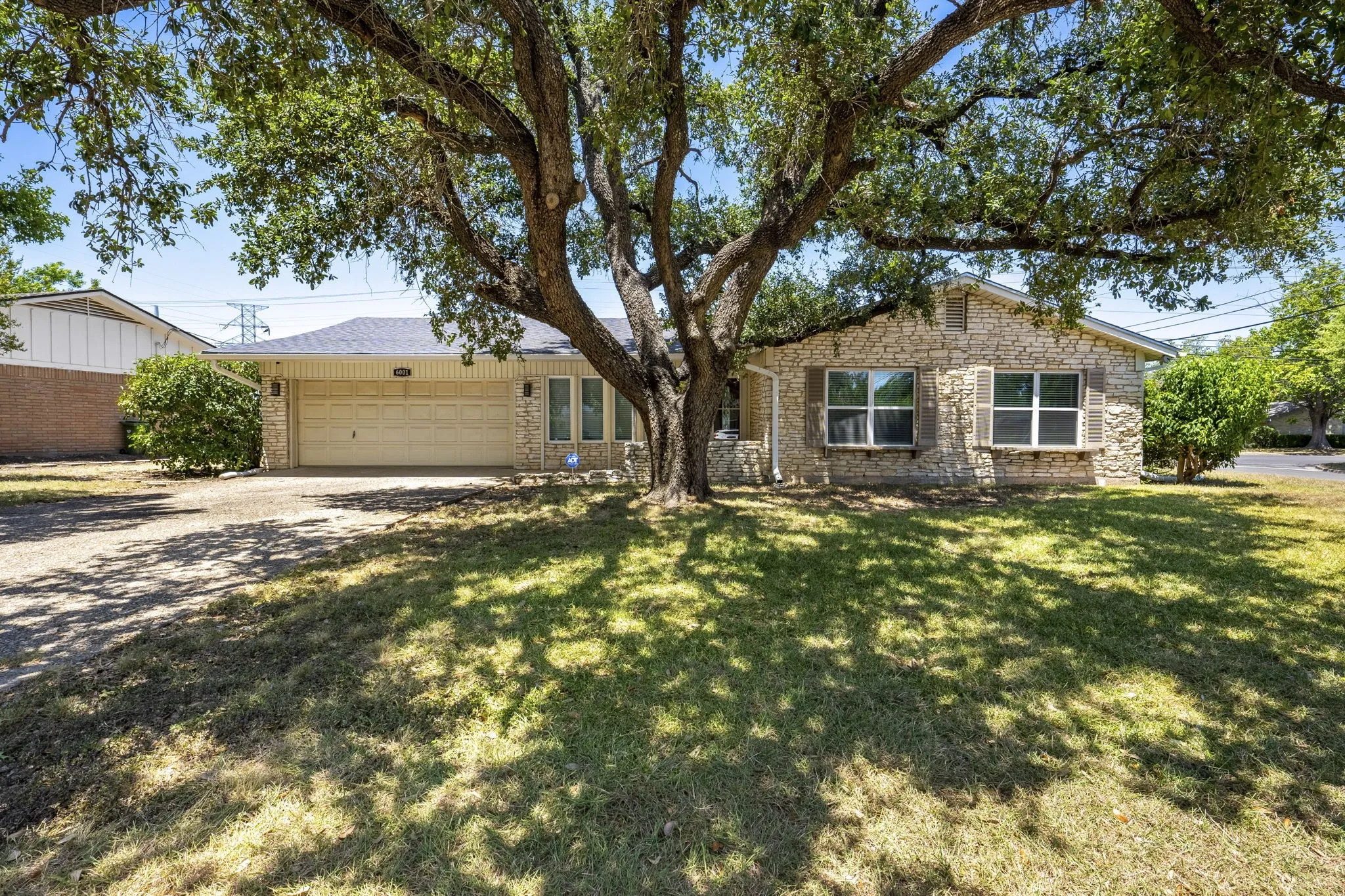Single Family Residence For Sale in Mc Lennan County , 6001 Haden Drive, Waco, Texas 76710, 4 Bedroom, 2 Bathroom, 2 Garage spaces, 2,006 Sqft, built in 1965, mls#21359583, Real Estate Agent in Waco, Homes For Sale in Mc Lennan county, Homes For Sale in Waco, Realtor in Waco Texas, Real Estate Brokerage Independent Realty Texas, Luminita Cordes Realtor