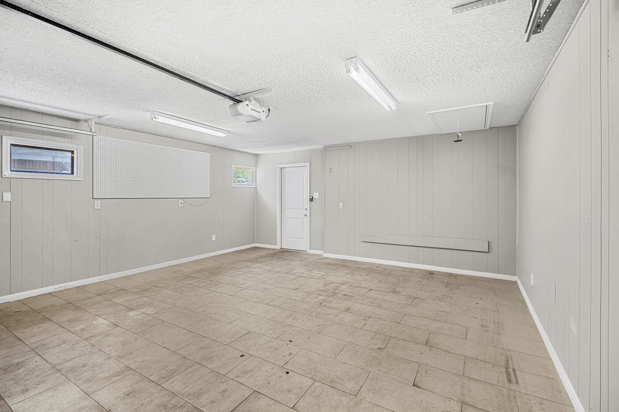 Single Family Residence For Sale in Mc Lennan County , 6001 Haden Drive, Waco, Texas 76710, 4 Bedroom, 2 Bathroom, 2 Garage spaces, 2,006 Sqft, built in 1965, mls#21359583, Real Estate Agent in Waco, Homes For Sale in Mc Lennan county, Homes For Sale in Waco, Realtor in Waco Texas, Real Estate Brokerage Independent Realty Texas, Luminita Cordes Realtor