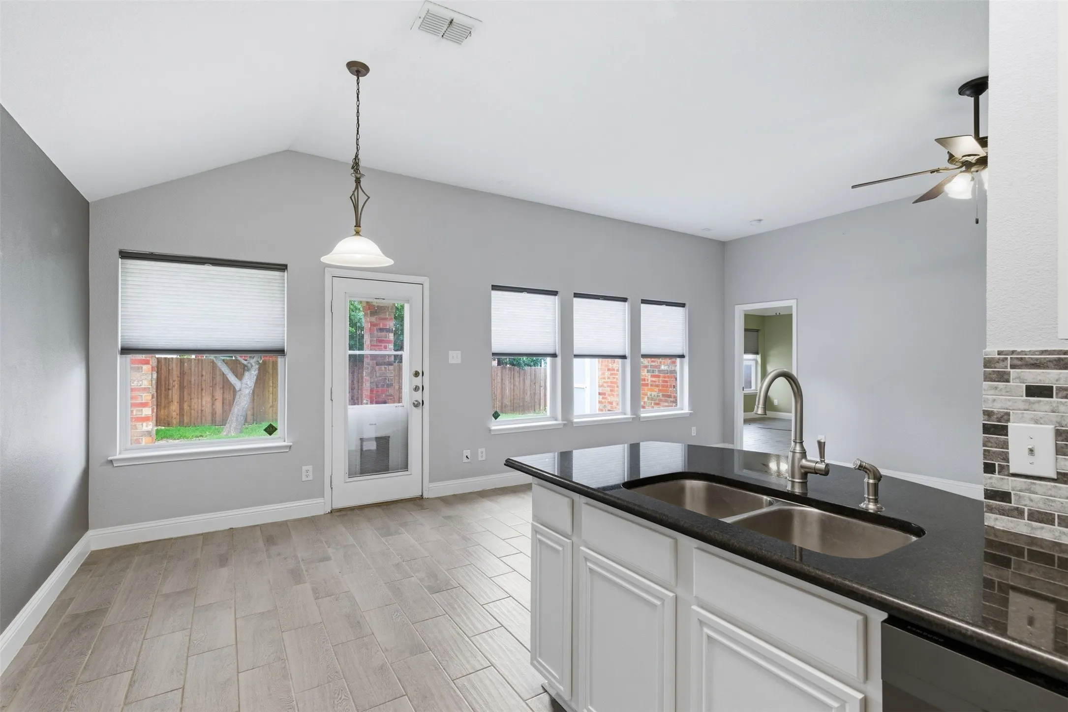 Single Family Residence For Rent in Tarrant County , 3705 Vista Greens Drive, Fort Worth, Texas 76244, 3 Bedroom, 2 Bathroom, 2 Garage spaces, 1,288 Sqft, built in 2005, mls#21359976, Real Estate Agent in Fort Worth, Homes For Rent in Tarrant county, Homes For Rent in Fort Worth, Realtor in Fort Worth Texas, Real Estate Brokerage Independent Realty Texas, Luminita Cordes Realtor