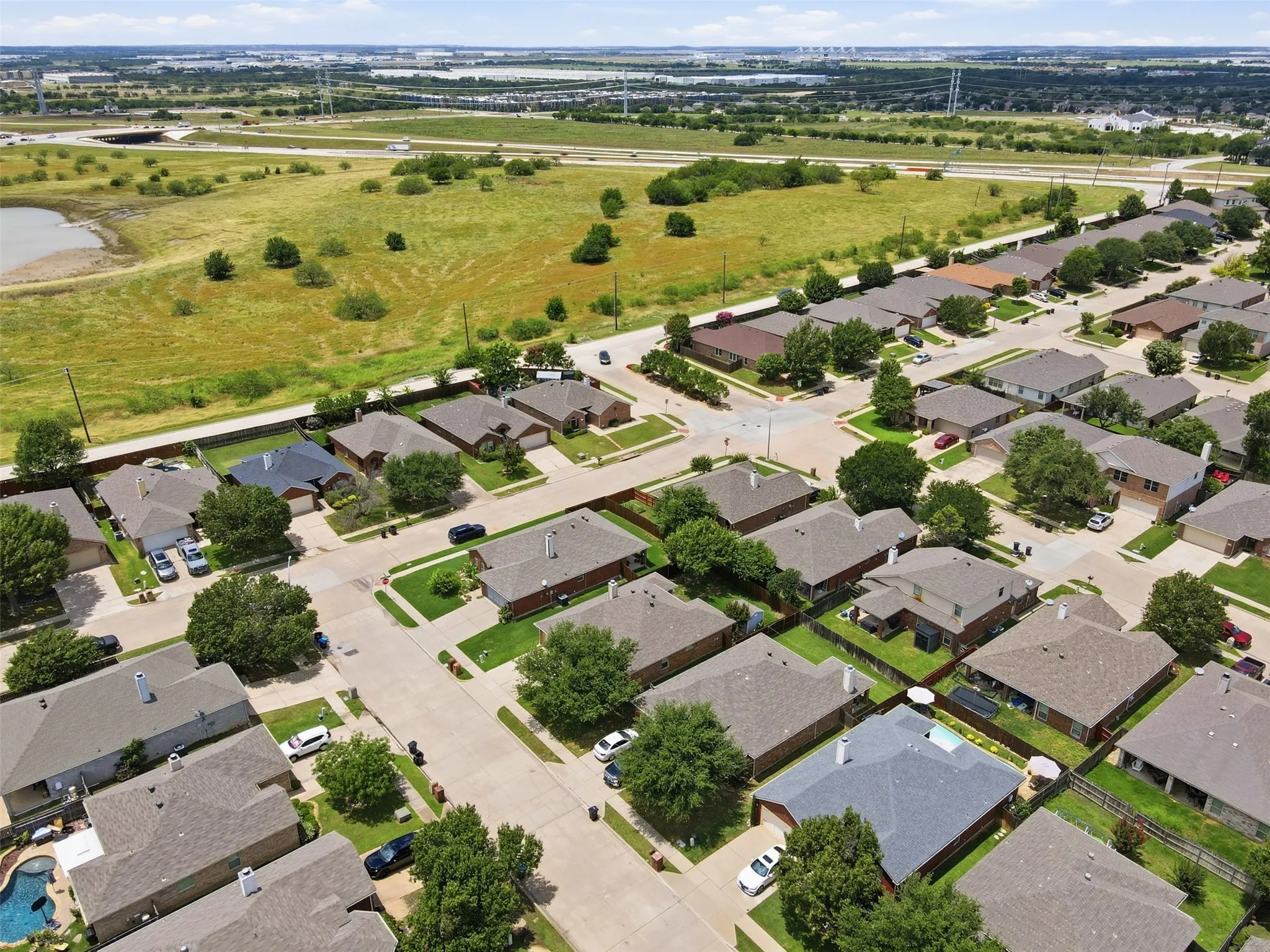 Single Family Residence For Rent in Tarrant County , 3705 Vista Greens Drive, Fort Worth, Texas 76244, 3 Bedroom, 2 Bathroom, 2 Garage spaces, 1,288 Sqft, built in 2005, mls#21359976, Real Estate Agent in Fort Worth, Homes For Rent in Tarrant county, Homes For Rent in Fort Worth, Realtor in Fort Worth Texas, Real Estate Brokerage Independent Realty Texas, Luminita Cordes Realtor