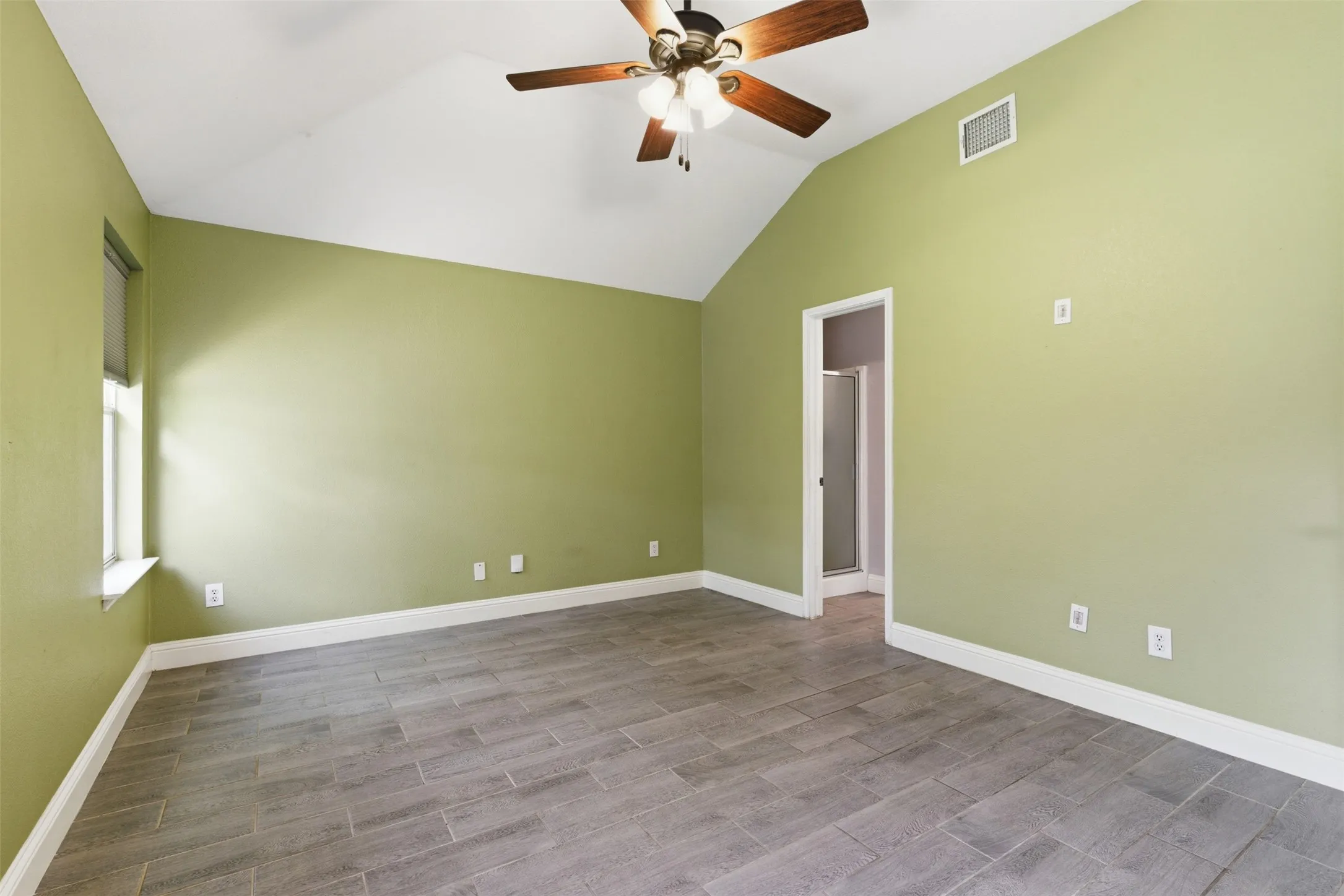 Single Family Residence For Rent in Tarrant County , 3705 Vista Greens Drive, Fort Worth, Texas 76244, 3 Bedroom, 2 Bathroom, 2 Garage spaces, 1,288 Sqft, built in 2005, mls#21359976, Real Estate Agent in Fort Worth, Homes For Rent in Tarrant county, Homes For Rent in Fort Worth, Realtor in Fort Worth Texas, Real Estate Brokerage Independent Realty Texas, Luminita Cordes Realtor
