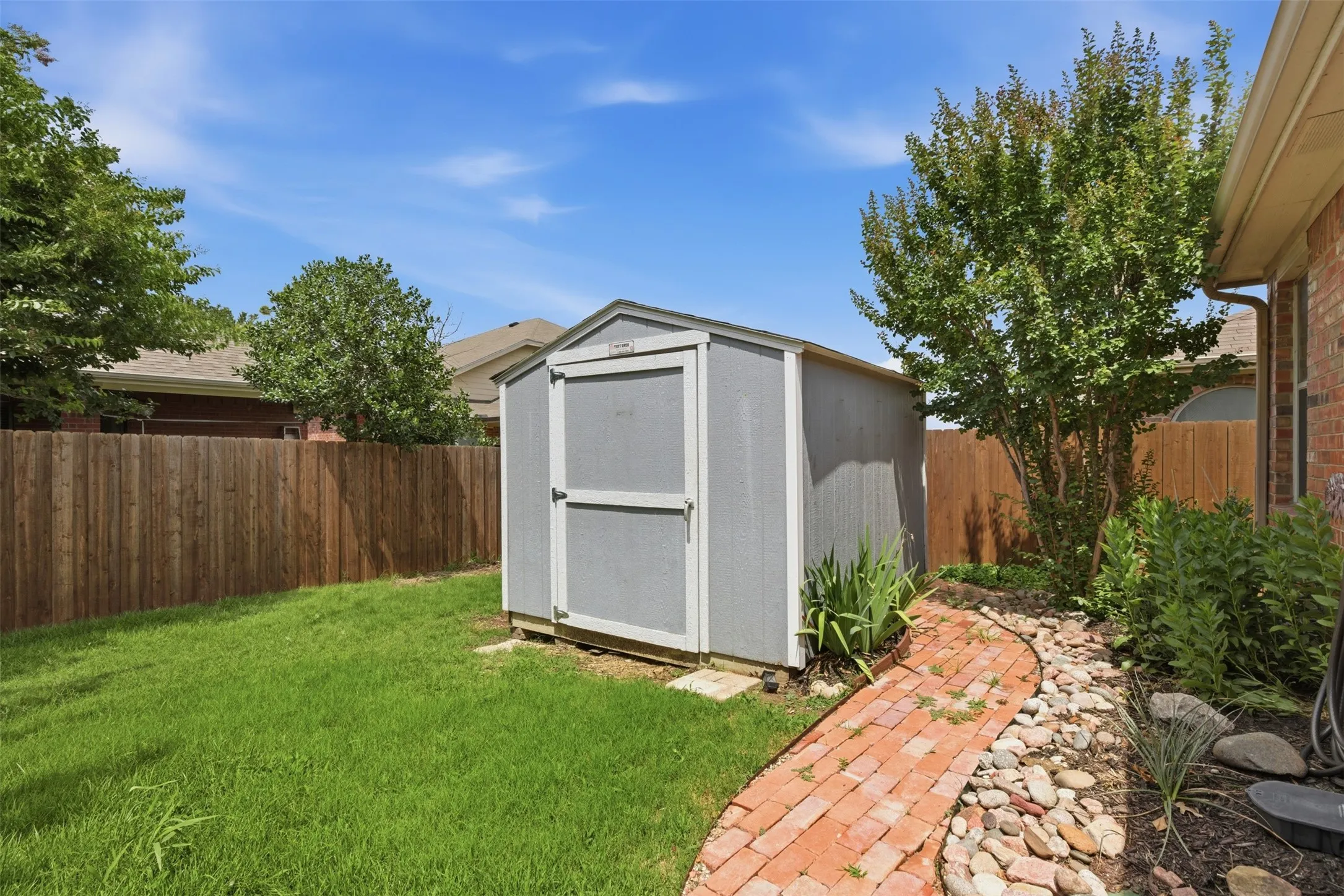Single Family Residence For Rent in Tarrant County , 3705 Vista Greens Drive, Fort Worth, Texas 76244, 3 Bedroom, 2 Bathroom, 2 Garage spaces, 1,288 Sqft, built in 2005, mls#21359976, Real Estate Agent in Fort Worth, Homes For Rent in Tarrant county, Homes For Rent in Fort Worth, Realtor in Fort Worth Texas, Real Estate Brokerage Independent Realty Texas, Luminita Cordes Realtor