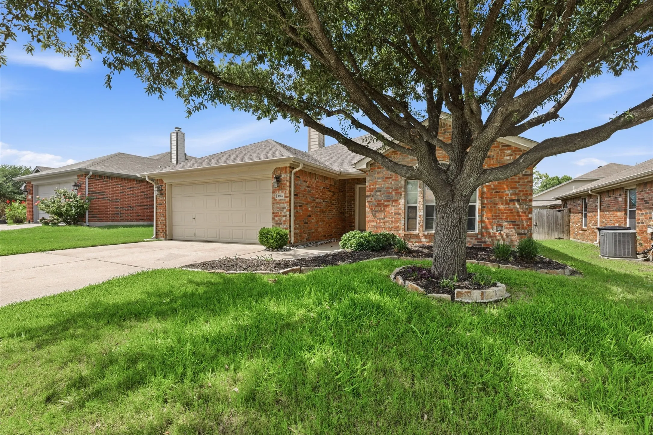 Single Family Residence For Rent in Tarrant County , 3705 Vista Greens Drive, Fort Worth, Texas 76244, 3 Bedroom, 2 Bathroom, 2 Garage spaces, 1,288 Sqft, built in 2005, mls#21359976, Real Estate Agent in Fort Worth, Homes For Rent in Tarrant county, Homes For Rent in Fort Worth, Realtor in Fort Worth Texas, Real Estate Brokerage Independent Realty Texas, Luminita Cordes Realtor