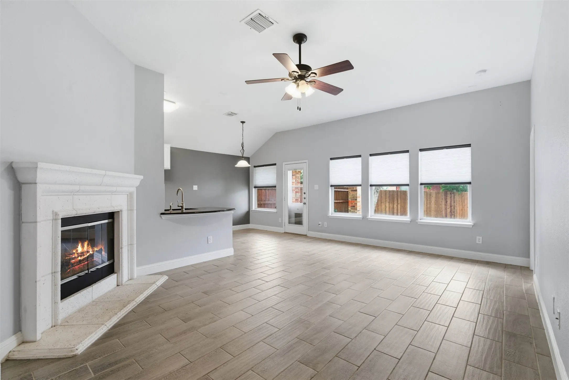 Single Family Residence For Rent in Tarrant County , 3705 Vista Greens Drive, Fort Worth, Texas 76244, 3 Bedroom, 2 Bathroom, 2 Garage spaces, 1,288 Sqft, built in 2005, mls#21359976, Real Estate Agent in Fort Worth, Homes For Rent in Tarrant county, Homes For Rent in Fort Worth, Realtor in Fort Worth Texas, Real Estate Brokerage Independent Realty Texas, Luminita Cordes Realtor