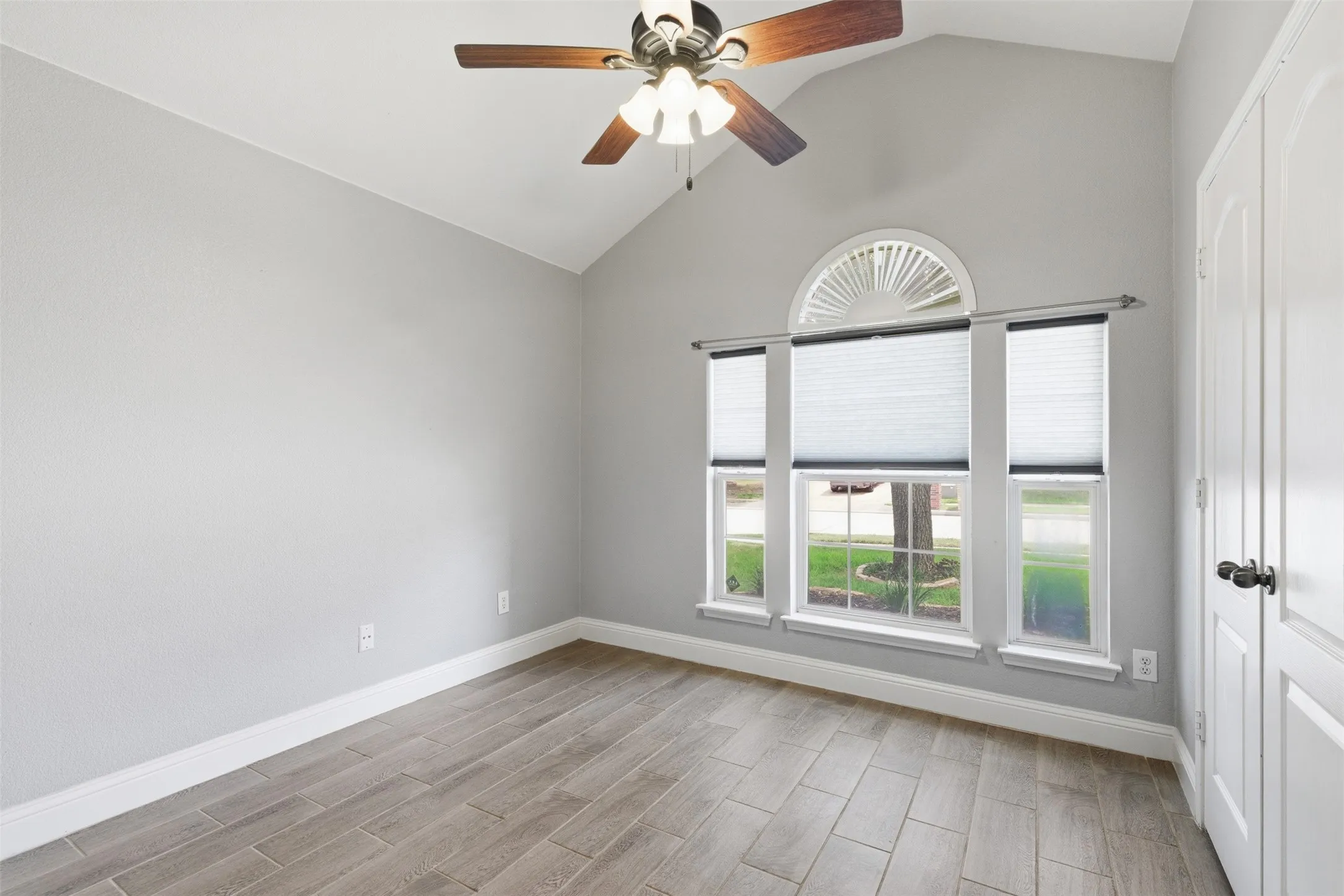 Single Family Residence For Rent in Tarrant County , 3705 Vista Greens Drive, Fort Worth, Texas 76244, 3 Bedroom, 2 Bathroom, 2 Garage spaces, 1,288 Sqft, built in 2005, mls#21359976, Real Estate Agent in Fort Worth, Homes For Rent in Tarrant county, Homes For Rent in Fort Worth, Realtor in Fort Worth Texas, Real Estate Brokerage Independent Realty Texas, Luminita Cordes Realtor