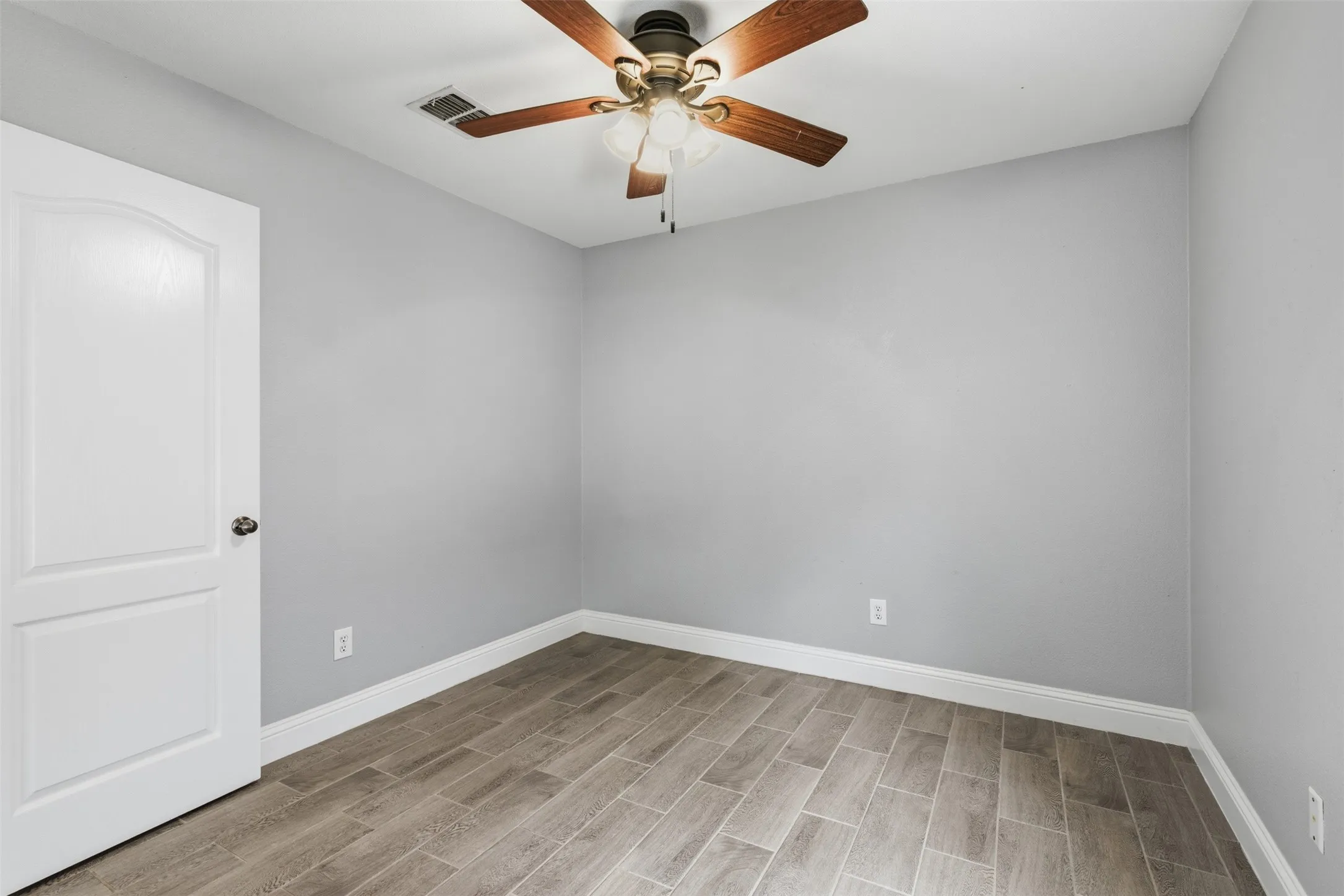 Single Family Residence For Rent in Tarrant County , 3705 Vista Greens Drive, Fort Worth, Texas 76244, 3 Bedroom, 2 Bathroom, 2 Garage spaces, 1,288 Sqft, built in 2005, mls#21359976, Real Estate Agent in Fort Worth, Homes For Rent in Tarrant county, Homes For Rent in Fort Worth, Realtor in Fort Worth Texas, Real Estate Brokerage Independent Realty Texas, Luminita Cordes Realtor