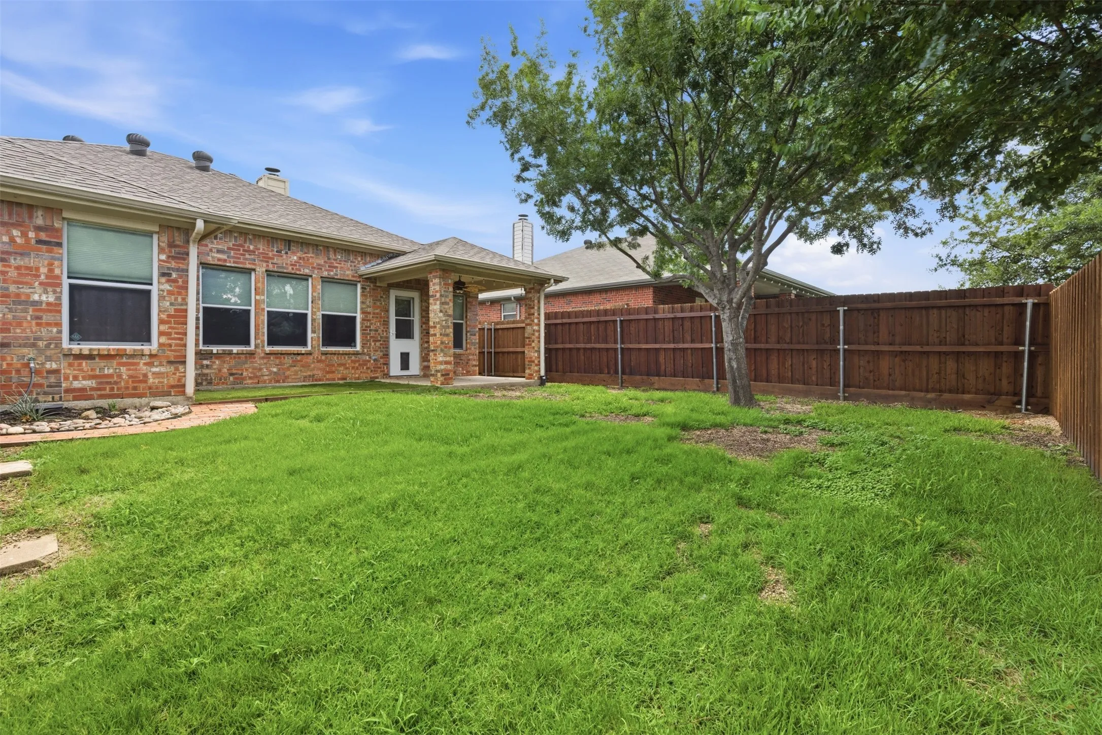 Single Family Residence For Rent in Tarrant County , 3705 Vista Greens Drive, Fort Worth, Texas 76244, 3 Bedroom, 2 Bathroom, 2 Garage spaces, 1,288 Sqft, built in 2005, mls#21359976, Real Estate Agent in Fort Worth, Homes For Rent in Tarrant county, Homes For Rent in Fort Worth, Realtor in Fort Worth Texas, Real Estate Brokerage Independent Realty Texas, Luminita Cordes Realtor