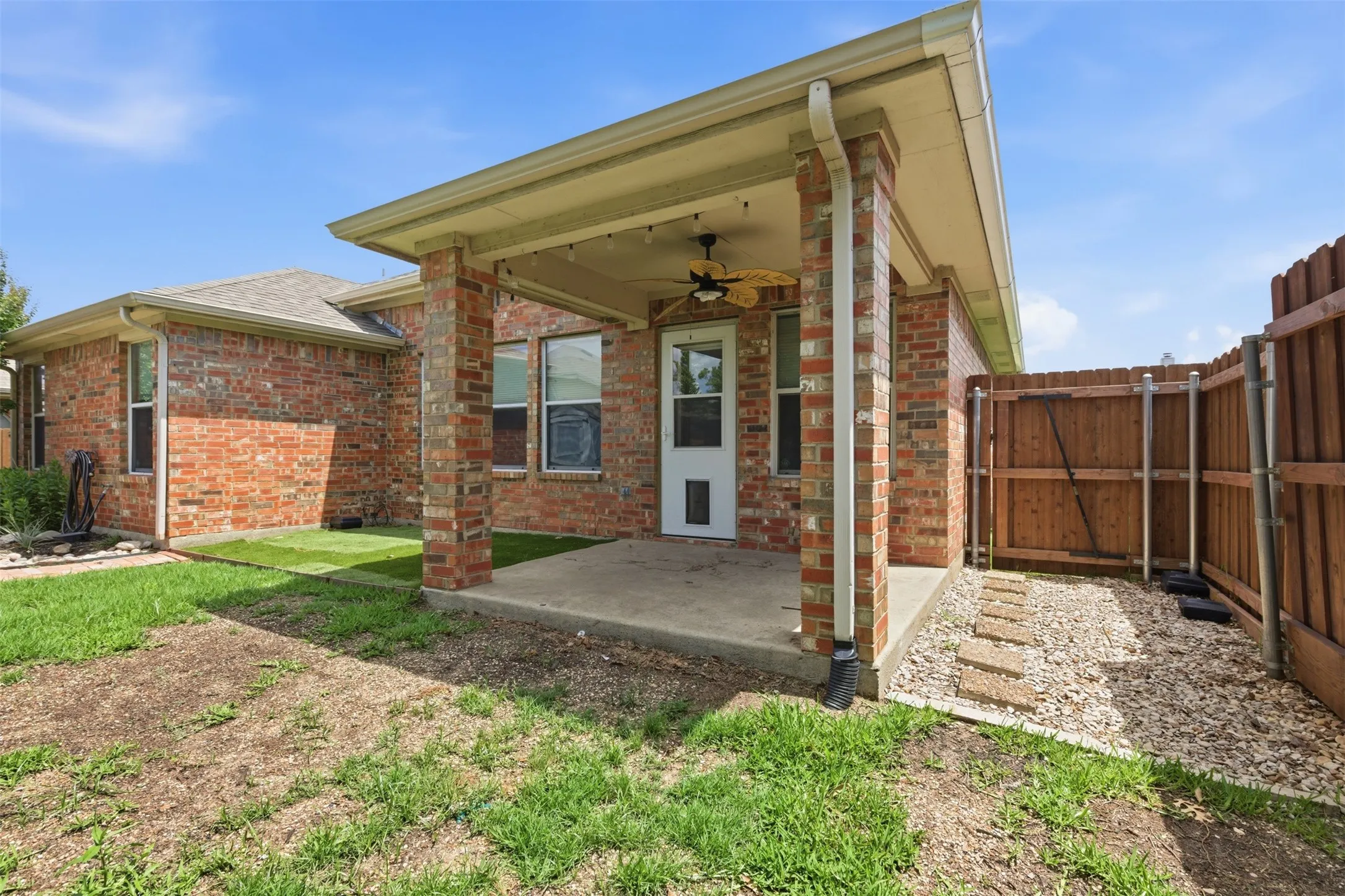 Single Family Residence For Rent in Tarrant County , 3705 Vista Greens Drive, Fort Worth, Texas 76244, 3 Bedroom, 2 Bathroom, 2 Garage spaces, 1,288 Sqft, built in 2005, mls#21359976, Real Estate Agent in Fort Worth, Homes For Rent in Tarrant county, Homes For Rent in Fort Worth, Realtor in Fort Worth Texas, Real Estate Brokerage Independent Realty Texas, Luminita Cordes Realtor
