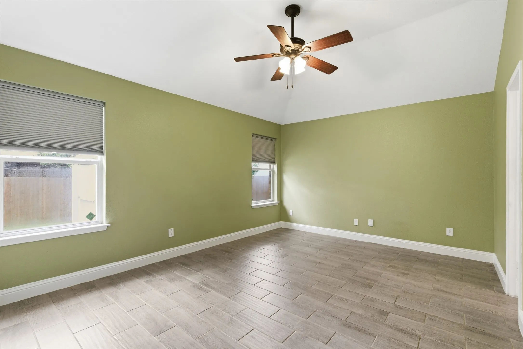 Single Family Residence For Rent in Tarrant County , 3705 Vista Greens Drive, Fort Worth, Texas 76244, 3 Bedroom, 2 Bathroom, 2 Garage spaces, 1,288 Sqft, built in 2005, mls#21359976, Real Estate Agent in Fort Worth, Homes For Rent in Tarrant county, Homes For Rent in Fort Worth, Realtor in Fort Worth Texas, Real Estate Brokerage Independent Realty Texas, Luminita Cordes Realtor