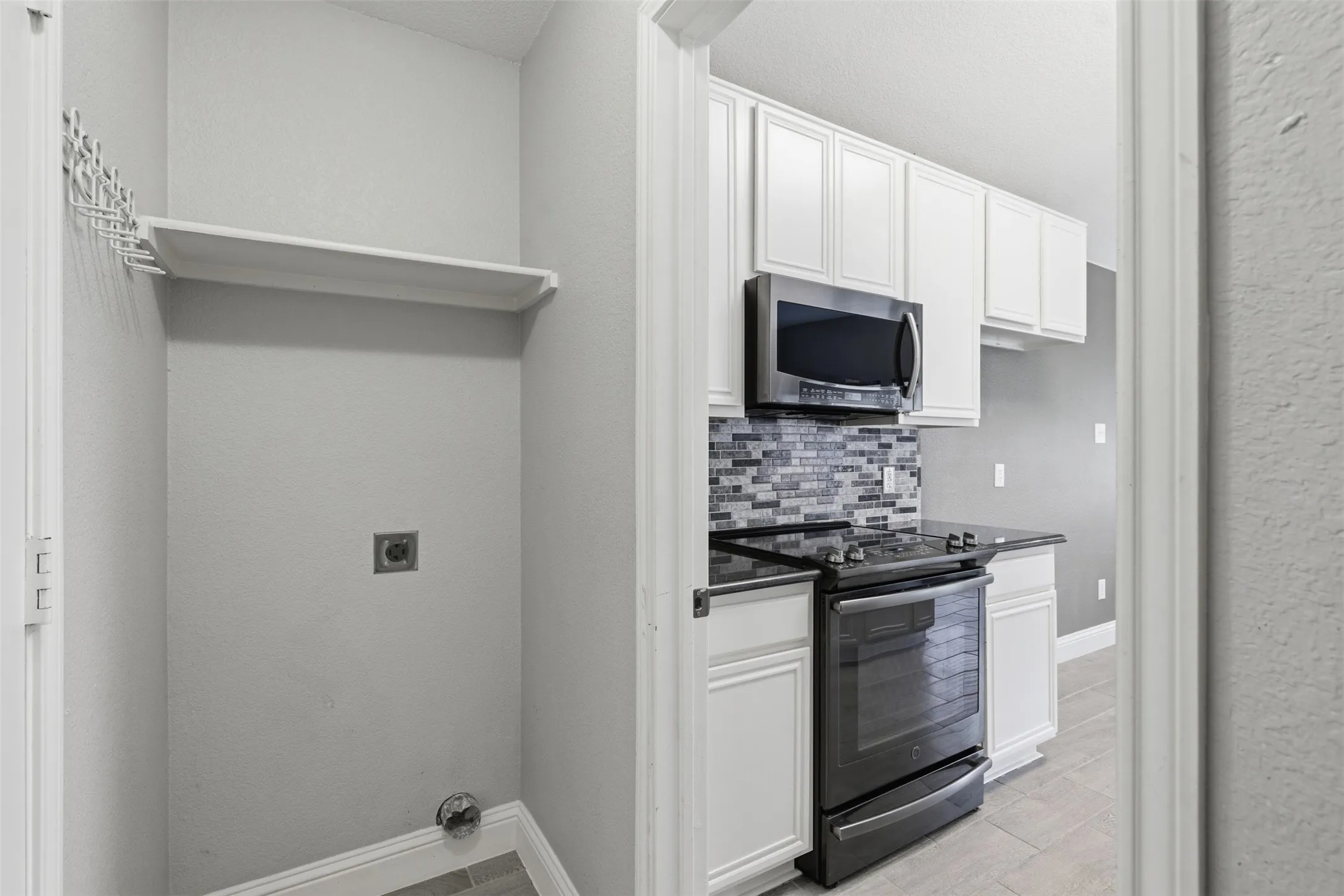 Single Family Residence For Rent in Tarrant County , 3705 Vista Greens Drive, Fort Worth, Texas 76244, 3 Bedroom, 2 Bathroom, 2 Garage spaces, 1,288 Sqft, built in 2005, mls#21359976, Real Estate Agent in Fort Worth, Homes For Rent in Tarrant county, Homes For Rent in Fort Worth, Realtor in Fort Worth Texas, Real Estate Brokerage Independent Realty Texas, Luminita Cordes Realtor