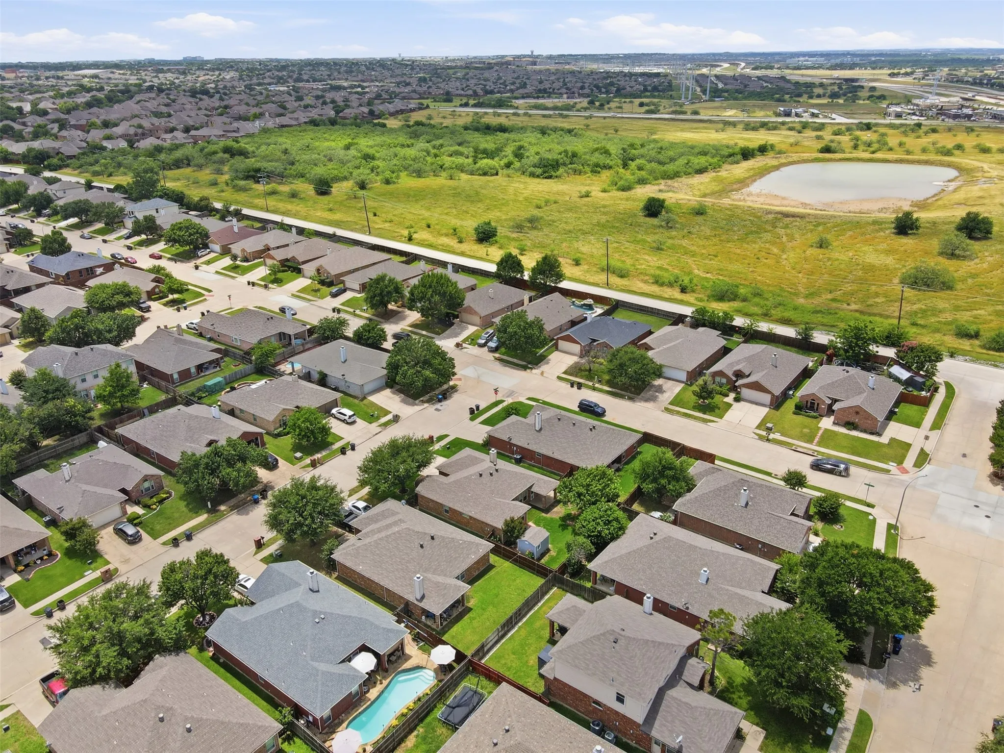 Single Family Residence For Rent in Tarrant County , 3705 Vista Greens Drive, Fort Worth, Texas 76244, 3 Bedroom, 2 Bathroom, 2 Garage spaces, 1,288 Sqft, built in 2005, mls#21359976, Real Estate Agent in Fort Worth, Homes For Rent in Tarrant county, Homes For Rent in Fort Worth, Realtor in Fort Worth Texas, Real Estate Brokerage Independent Realty Texas, Luminita Cordes Realtor