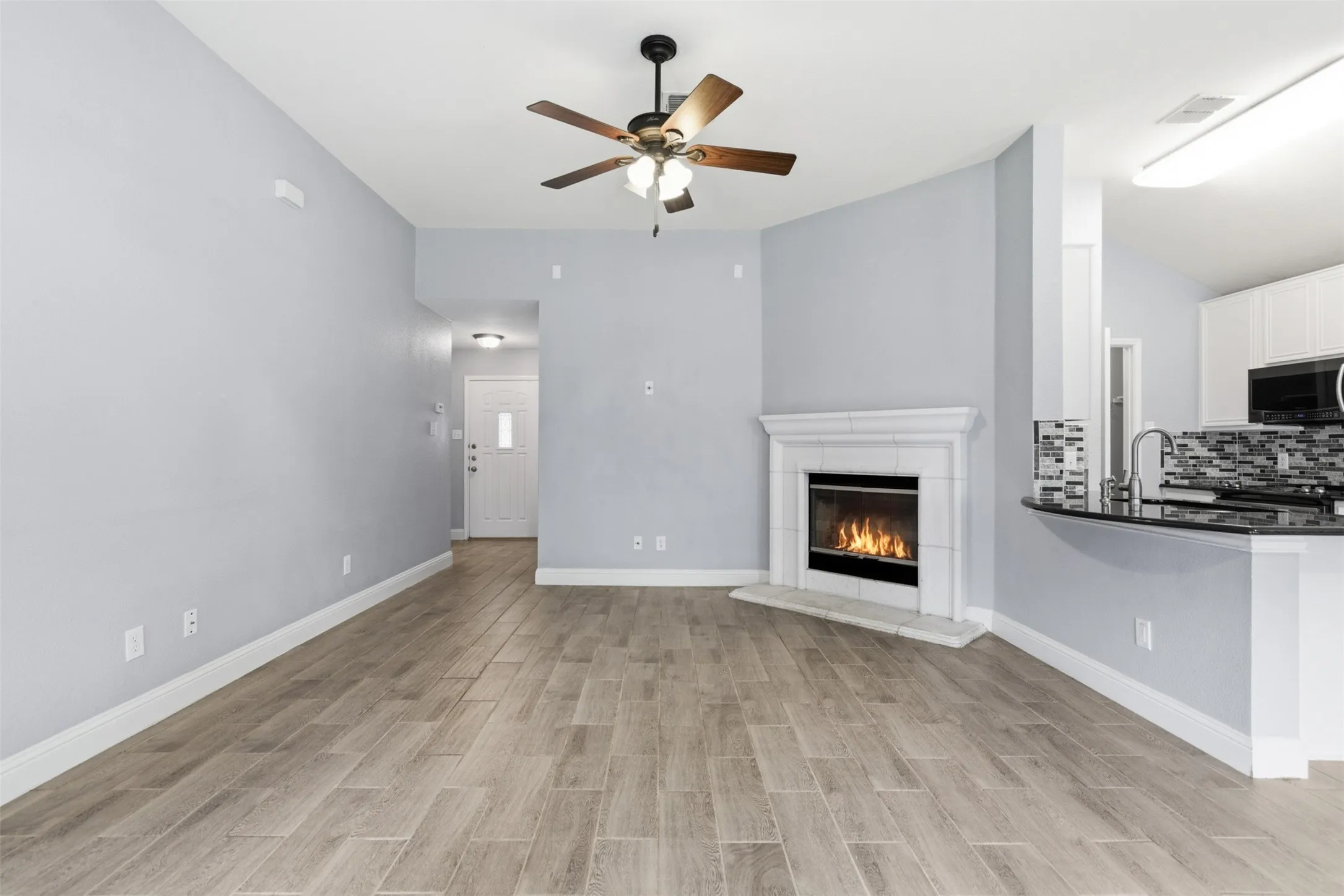 Single Family Residence For Rent in Tarrant County , 3705 Vista Greens Drive, Fort Worth, Texas 76244, 3 Bedroom, 2 Bathroom, 2 Garage spaces, 1,288 Sqft, built in 2005, mls#21359976, Real Estate Agent in Fort Worth, Homes For Rent in Tarrant county, Homes For Rent in Fort Worth, Realtor in Fort Worth Texas, Real Estate Brokerage Independent Realty Texas, Luminita Cordes Realtor