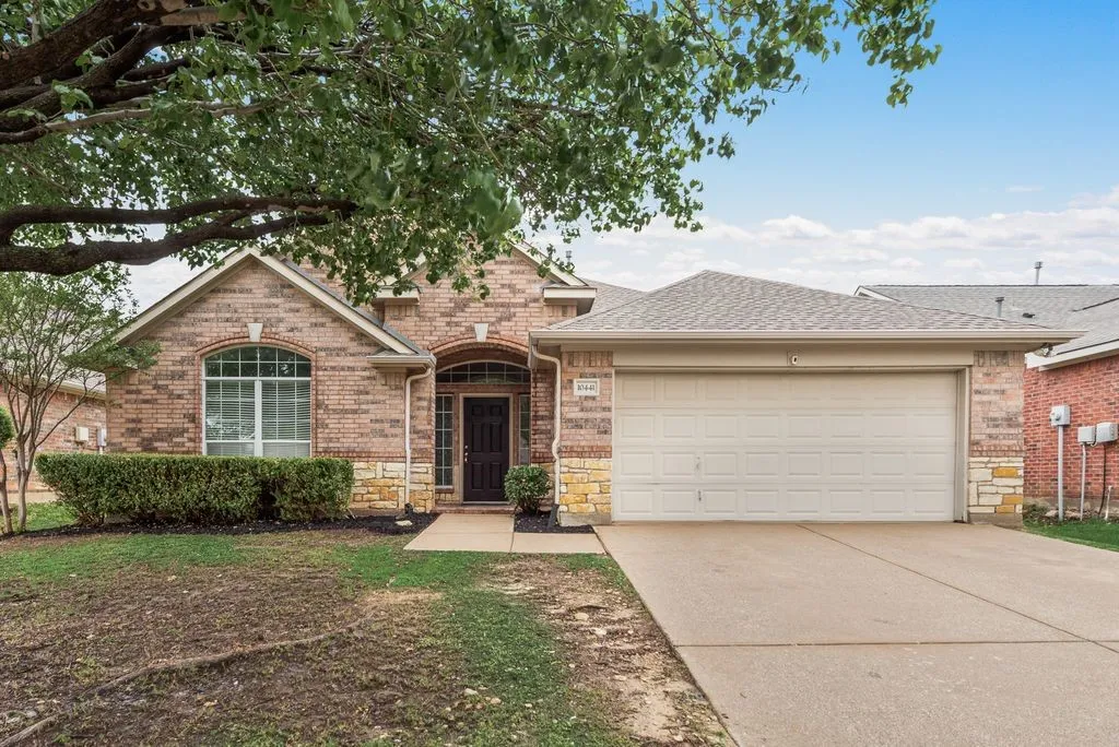 Single Family Residence For Rent in Tarrant County , 10441 Stoneside Trail, Fort Worth, Texas 76244, 3 Bedroom, 2 Bathroom, Garage spaces, 2,435 Sqft, built in 2002, mls#21359979, Real Estate Agent in Fort Worth, Homes For Rent in Tarrant county, Homes For Rent in Fort Worth, Realtor in Fort Worth Texas, Real Estate Brokerage Independent Realty Texas, Luminita Cordes Realtor