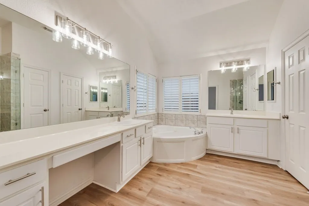 Single Family Residence For Rent in Tarrant County , 10441 Stoneside Trail, Fort Worth, Texas 76244, 3 Bedroom, 2 Bathroom, Garage spaces, 2,435 Sqft, built in 2002, mls#21359979, Real Estate Agent in Fort Worth, Homes For Rent in Tarrant county, Homes For Rent in Fort Worth, Realtor in Fort Worth Texas, Real Estate Brokerage Independent Realty Texas, Luminita Cordes Realtor