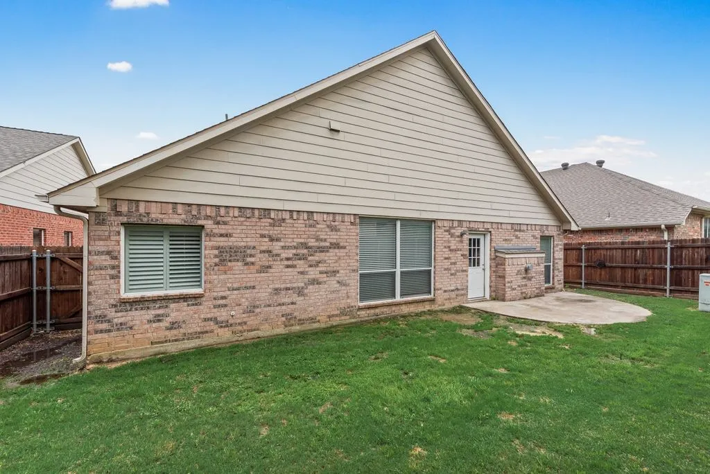 Single Family Residence For Rent in Tarrant County , 10441 Stoneside Trail, Fort Worth, Texas 76244, 3 Bedroom, 2 Bathroom, Garage spaces, 2,435 Sqft, built in 2002, mls#21359979, Real Estate Agent in Fort Worth, Homes For Rent in Tarrant county, Homes For Rent in Fort Worth, Realtor in Fort Worth Texas, Real Estate Brokerage Independent Realty Texas, Luminita Cordes Realtor