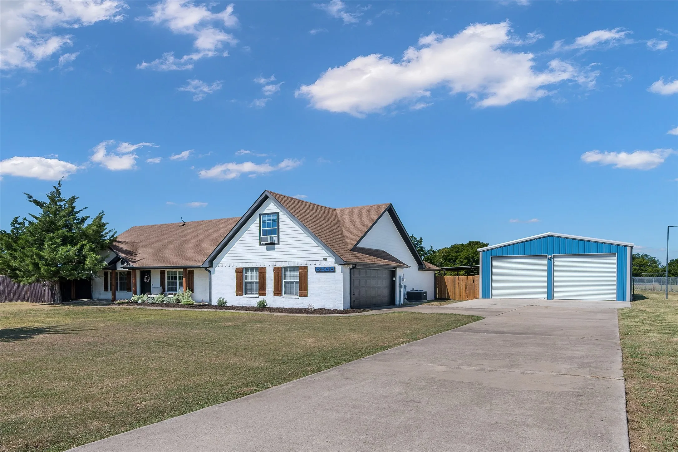 Single Family Residence For Sale in Collin County , 6560 Meadow Ridge Circle, Nevada, Texas 75173, 3 Bedroom, 2 Bathroom, 6 Garage spaces, 2,008 Sqft, built in 2003, mls#21358078, Real Estate Agent in Nevada, Homes For Sale in Collin county, Homes For Sale in Nevada, Realtor in Nevada Texas, Real Estate Brokerage Independent Realty Texas, Luminita Cordes Realtor