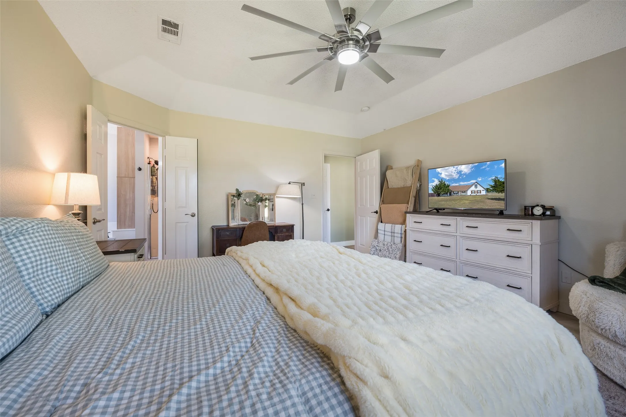 Single Family Residence For Sale in Collin County , 6560 Meadow Ridge Circle, Nevada, Texas 75173, 3 Bedroom, 2 Bathroom, 6 Garage spaces, 2,008 Sqft, built in 2003, mls#21358078, Real Estate Agent in Nevada, Homes For Sale in Collin county, Homes For Sale in Nevada, Realtor in Nevada Texas, Real Estate Brokerage Independent Realty Texas, Luminita Cordes Realtor