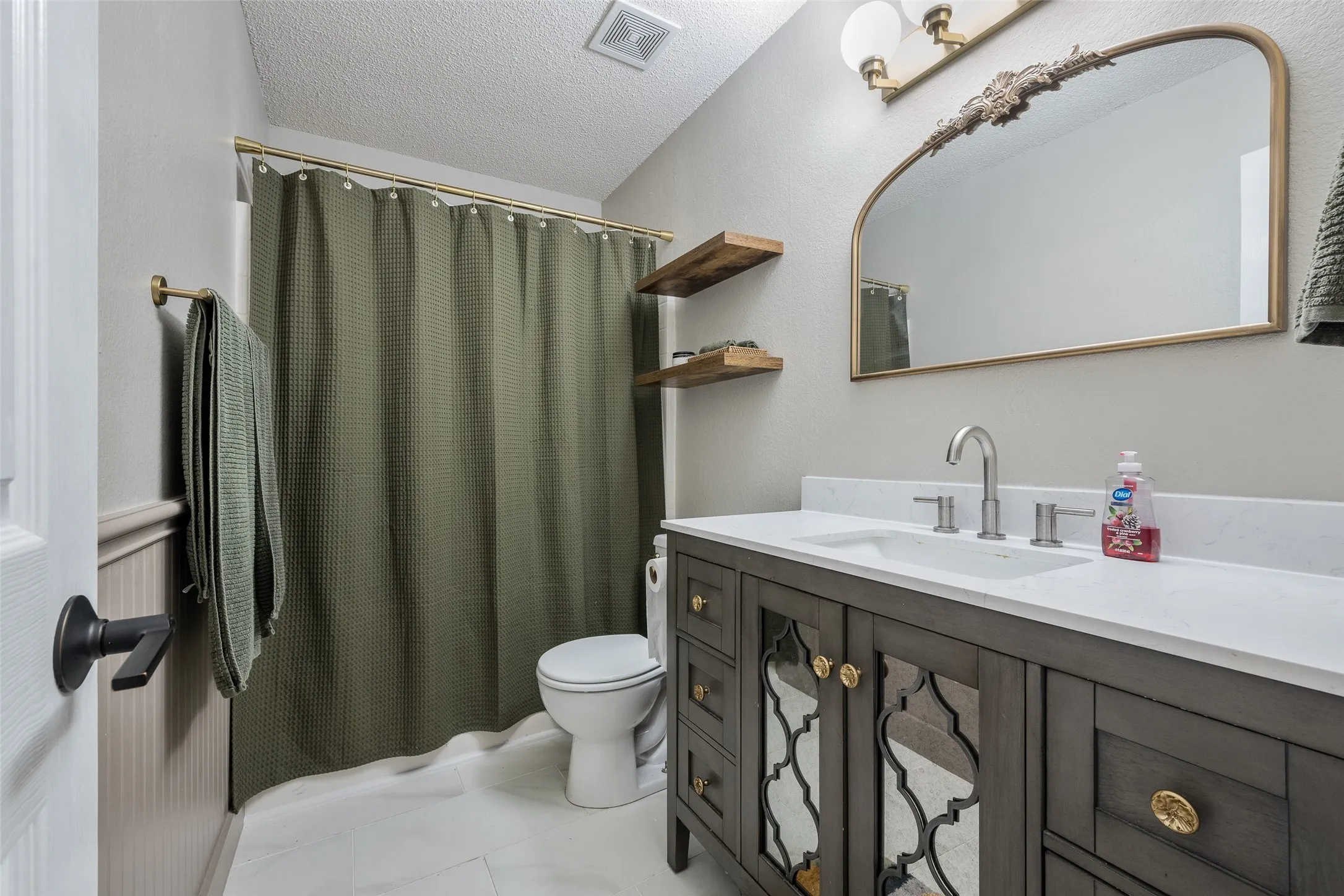 Single Family Residence For Sale in Collin County , 6560 Meadow Ridge Circle, Nevada, Texas 75173, 3 Bedroom, 2 Bathroom, 6 Garage spaces, 2,008 Sqft, built in 2003, mls#21358078, Real Estate Agent in Nevada, Homes For Sale in Collin county, Homes For Sale in Nevada, Realtor in Nevada Texas, Real Estate Brokerage Independent Realty Texas, Luminita Cordes Realtor
