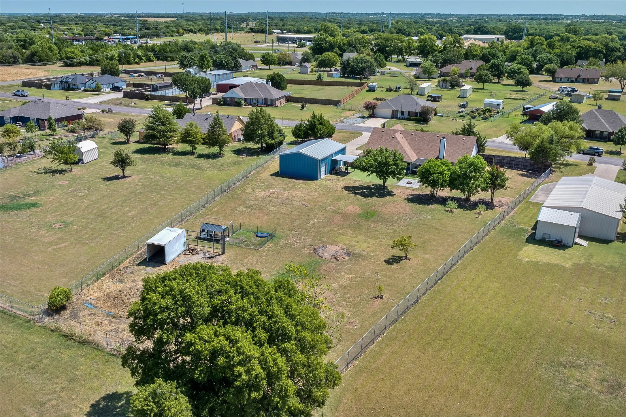 Single Family Residence For Sale in Collin County , 6560 Meadow Ridge Circle, Nevada, Texas 75173, 3 Bedroom, 2 Bathroom, 6 Garage spaces, 2,008 Sqft, built in 2003, mls#21358078, Real Estate Agent in Nevada, Homes For Sale in Collin county, Homes For Sale in Nevada, Realtor in Nevada Texas, Real Estate Brokerage Independent Realty Texas, Luminita Cordes Realtor