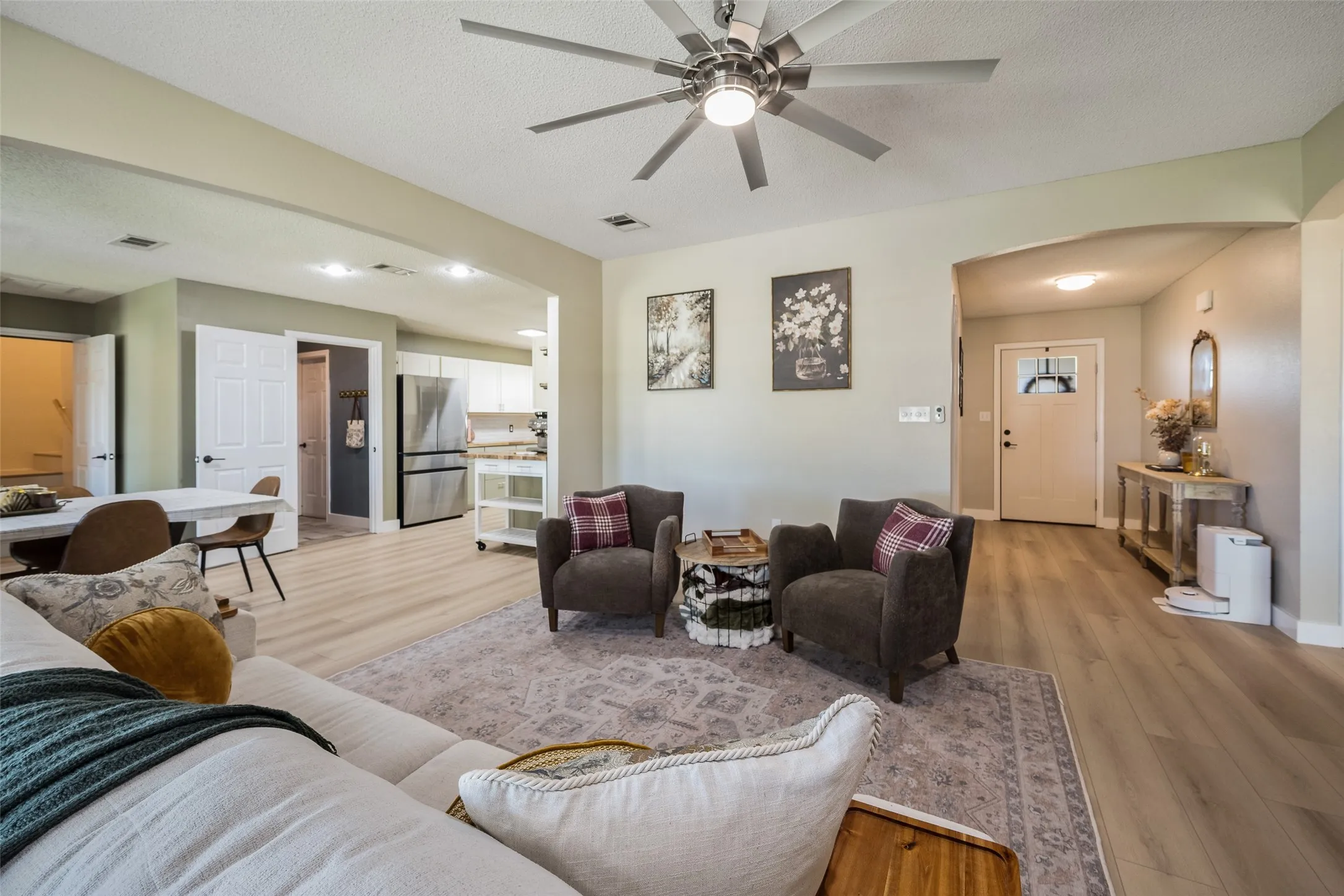 Single Family Residence For Sale in Collin County , 6560 Meadow Ridge Circle, Nevada, Texas 75173, 3 Bedroom, 2 Bathroom, 6 Garage spaces, 2,008 Sqft, built in 2003, mls#21358078, Real Estate Agent in Nevada, Homes For Sale in Collin county, Homes For Sale in Nevada, Realtor in Nevada Texas, Real Estate Brokerage Independent Realty Texas, Luminita Cordes Realtor