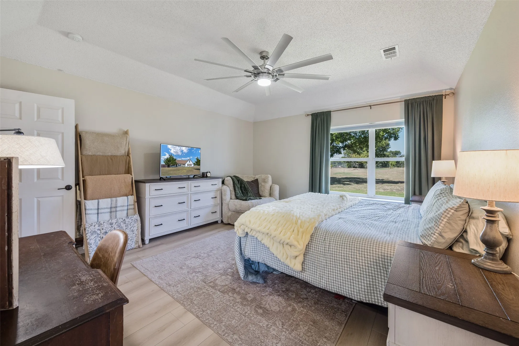 Single Family Residence For Sale in Collin County , 6560 Meadow Ridge Circle, Nevada, Texas 75173, 3 Bedroom, 2 Bathroom, 6 Garage spaces, 2,008 Sqft, built in 2003, mls#21358078, Real Estate Agent in Nevada, Homes For Sale in Collin county, Homes For Sale in Nevada, Realtor in Nevada Texas, Real Estate Brokerage Independent Realty Texas, Luminita Cordes Realtor