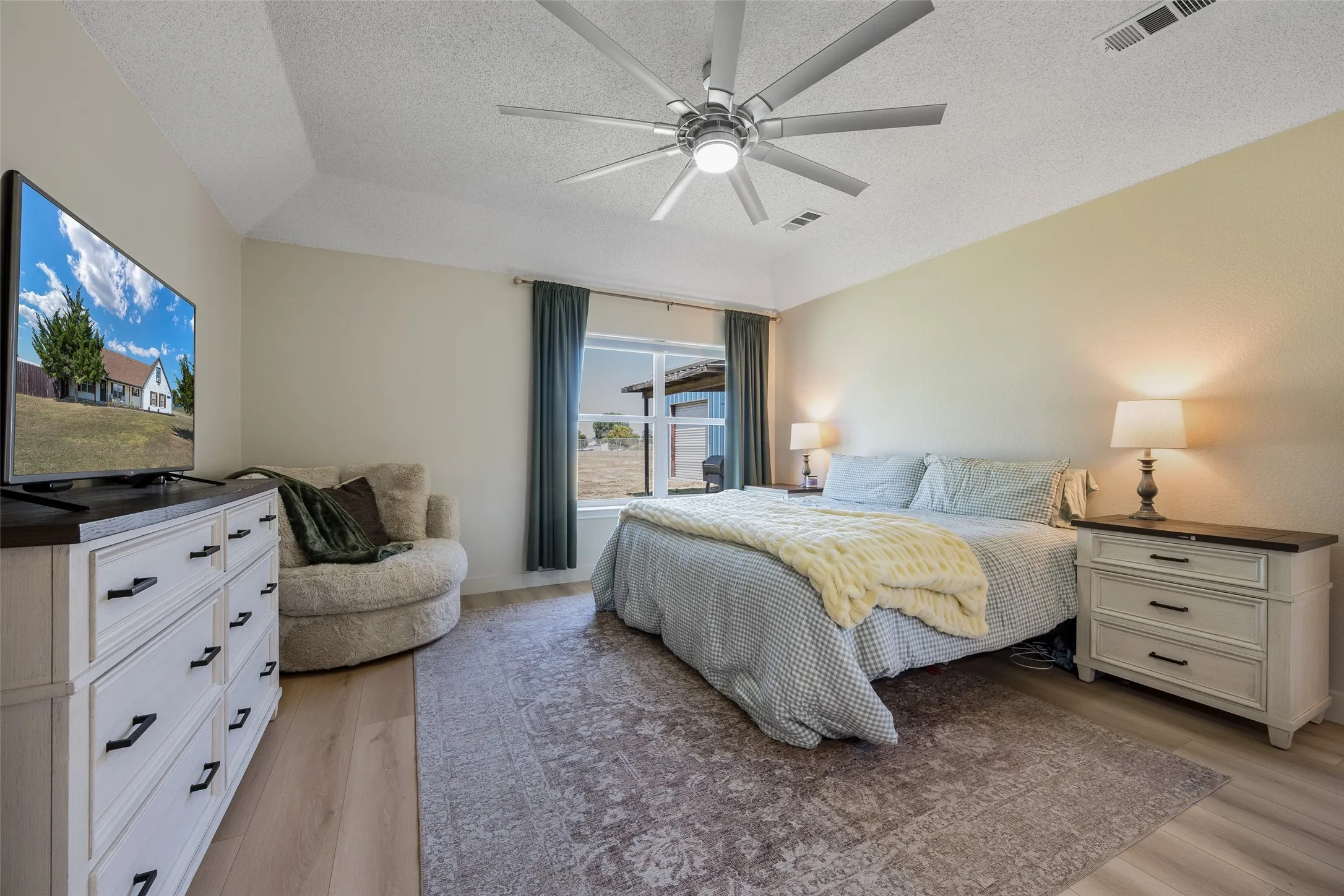 Single Family Residence For Sale in Collin County , 6560 Meadow Ridge Circle, Nevada, Texas 75173, 3 Bedroom, 2 Bathroom, 6 Garage spaces, 2,008 Sqft, built in 2003, mls#21358078, Real Estate Agent in Nevada, Homes For Sale in Collin county, Homes For Sale in Nevada, Realtor in Nevada Texas, Real Estate Brokerage Independent Realty Texas, Luminita Cordes Realtor