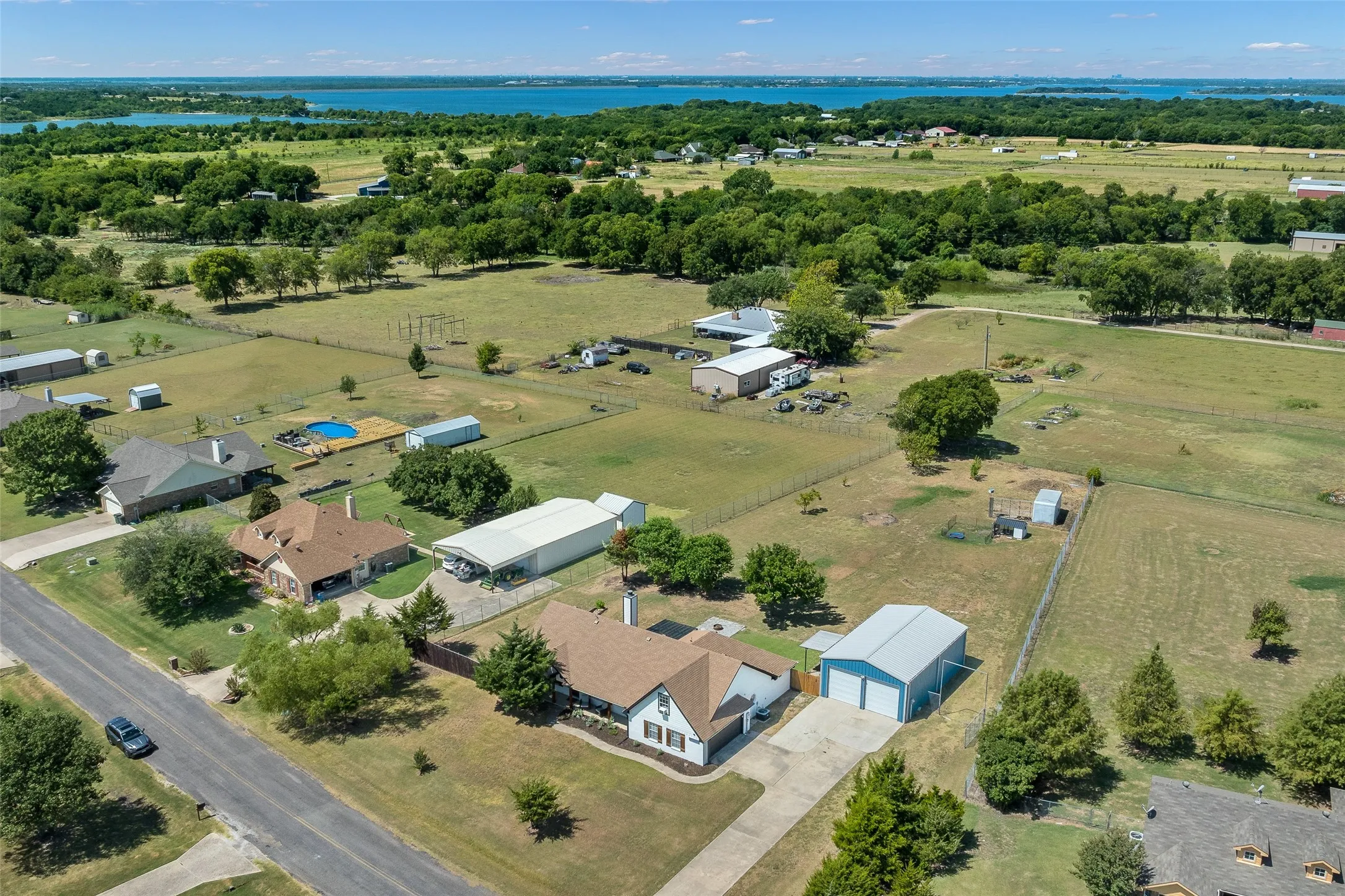 Single Family Residence For Sale in Collin County , 6560 Meadow Ridge Circle, Nevada, Texas 75173, 3 Bedroom, 2 Bathroom, 6 Garage spaces, 2,008 Sqft, built in 2003, mls#21358078, Real Estate Agent in Nevada, Homes For Sale in Collin county, Homes For Sale in Nevada, Realtor in Nevada Texas, Real Estate Brokerage Independent Realty Texas, Luminita Cordes Realtor