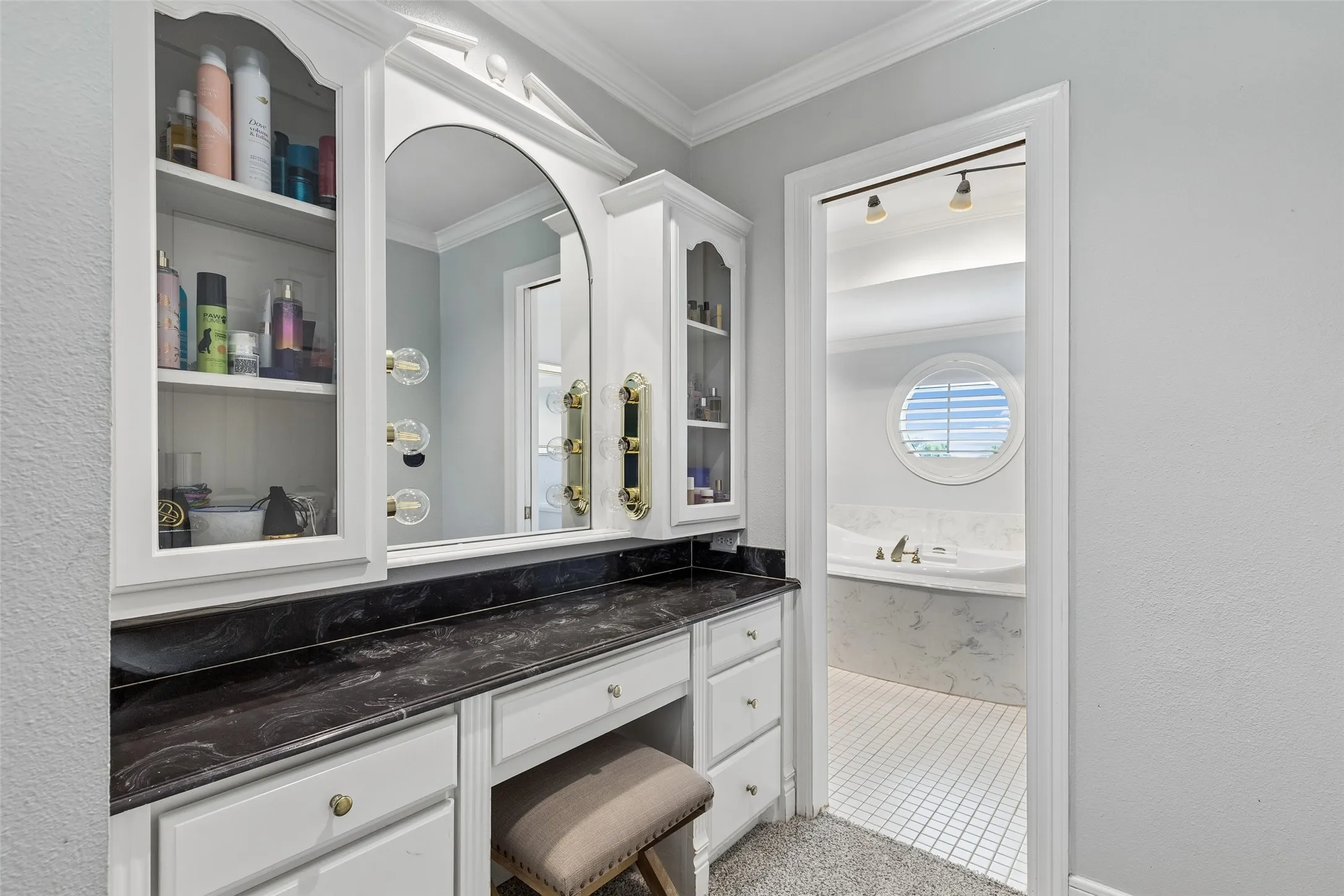 Single Family Residence For Sale in Rockwall County , 221 Carriage Hill Lane, Heath, Texas 75032, 4 Bedroom, 3 Bathroom, 2 Garage spaces, 3,807 Sqft, built in 1996, mls#21359911, Real Estate Agent in Heath, Homes For Sale in Rockwall county, Homes For Sale in Heath, Realtor in Heath Texas, Real Estate Brokerage Independent Realty Texas, Luminita Cordes Realtor