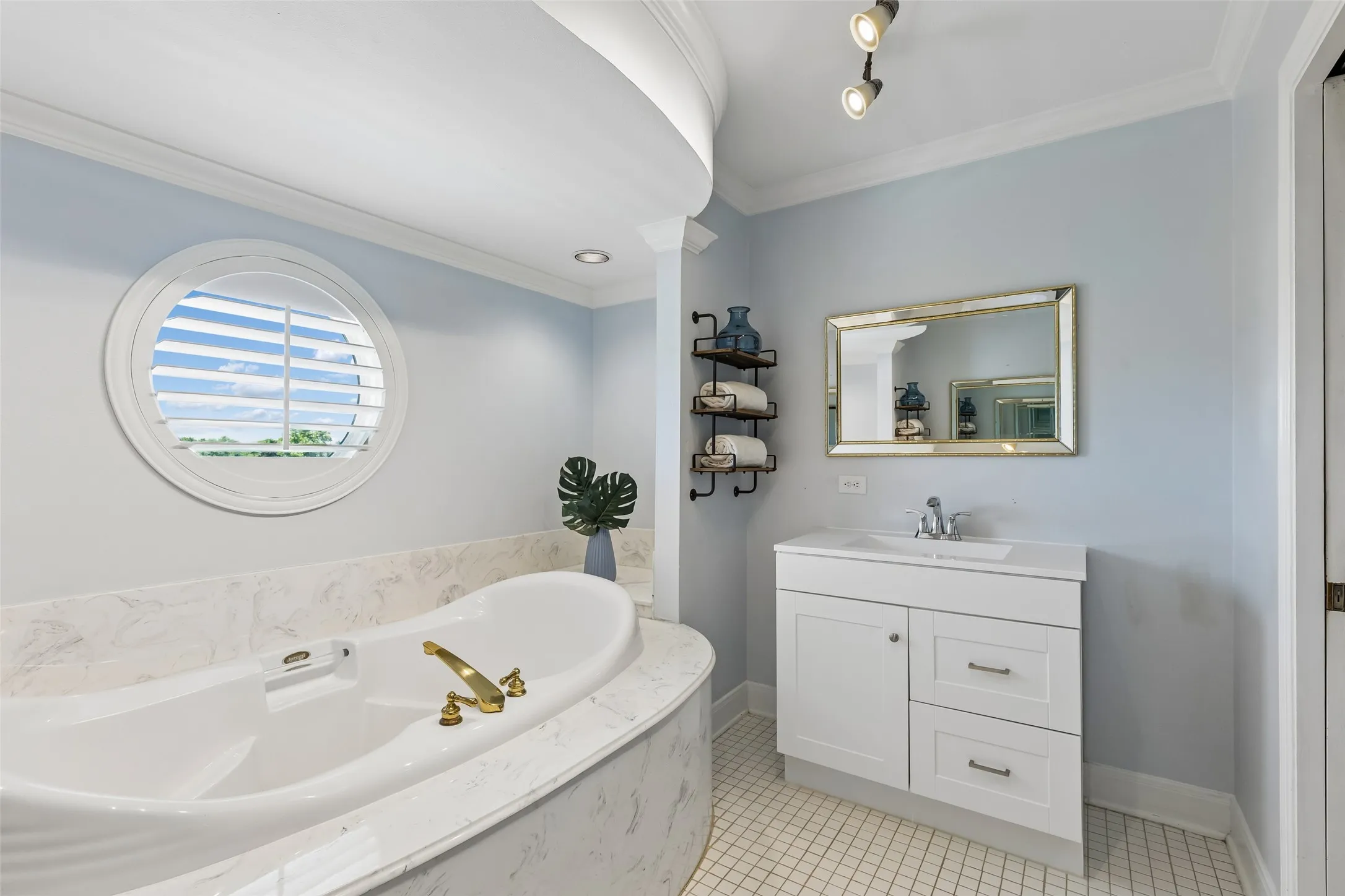 Single Family Residence For Sale in Rockwall County , 221 Carriage Hill Lane, Heath, Texas 75032, 4 Bedroom, 3 Bathroom, 2 Garage spaces, 3,807 Sqft, built in 1996, mls#21359911, Real Estate Agent in Heath, Homes For Sale in Rockwall county, Homes For Sale in Heath, Realtor in Heath Texas, Real Estate Brokerage Independent Realty Texas, Luminita Cordes Realtor