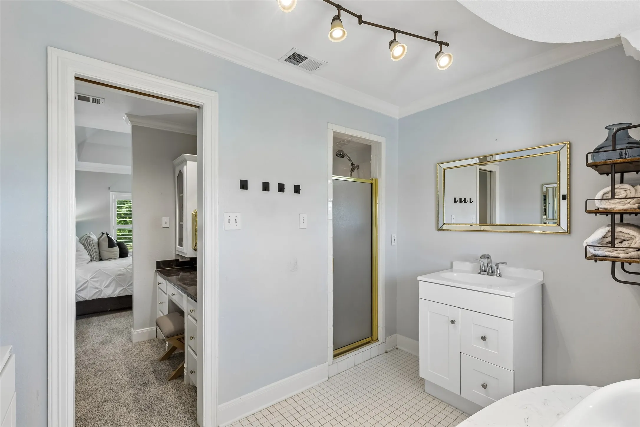 Single Family Residence For Sale in Rockwall County , 221 Carriage Hill Lane, Heath, Texas 75032, 4 Bedroom, 3 Bathroom, 2 Garage spaces, 3,807 Sqft, built in 1996, mls#21359911, Real Estate Agent in Heath, Homes For Sale in Rockwall county, Homes For Sale in Heath, Realtor in Heath Texas, Real Estate Brokerage Independent Realty Texas, Luminita Cordes Realtor