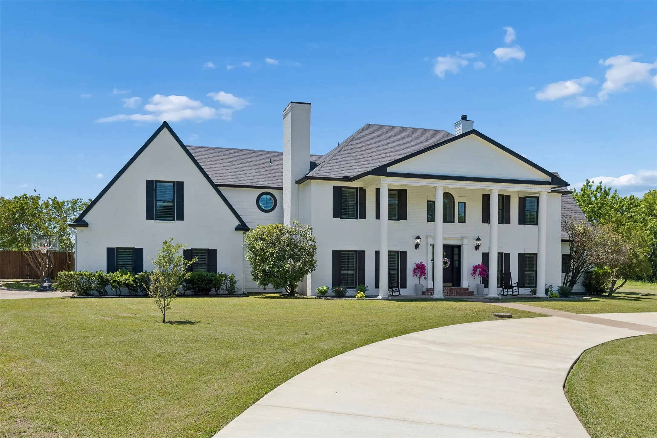 Single Family Residence For Sale in Rockwall County , 221 Carriage Hill Lane, Heath, Texas 75032, 4 Bedroom, 3 Bathroom, 2 Garage spaces, 3,807 Sqft, built in 1996, mls#21359911, Real Estate Agent in Heath, Homes For Sale in Rockwall county, Homes For Sale in Heath, Realtor in Heath Texas, Real Estate Brokerage Independent Realty Texas, Luminita Cordes Realtor
