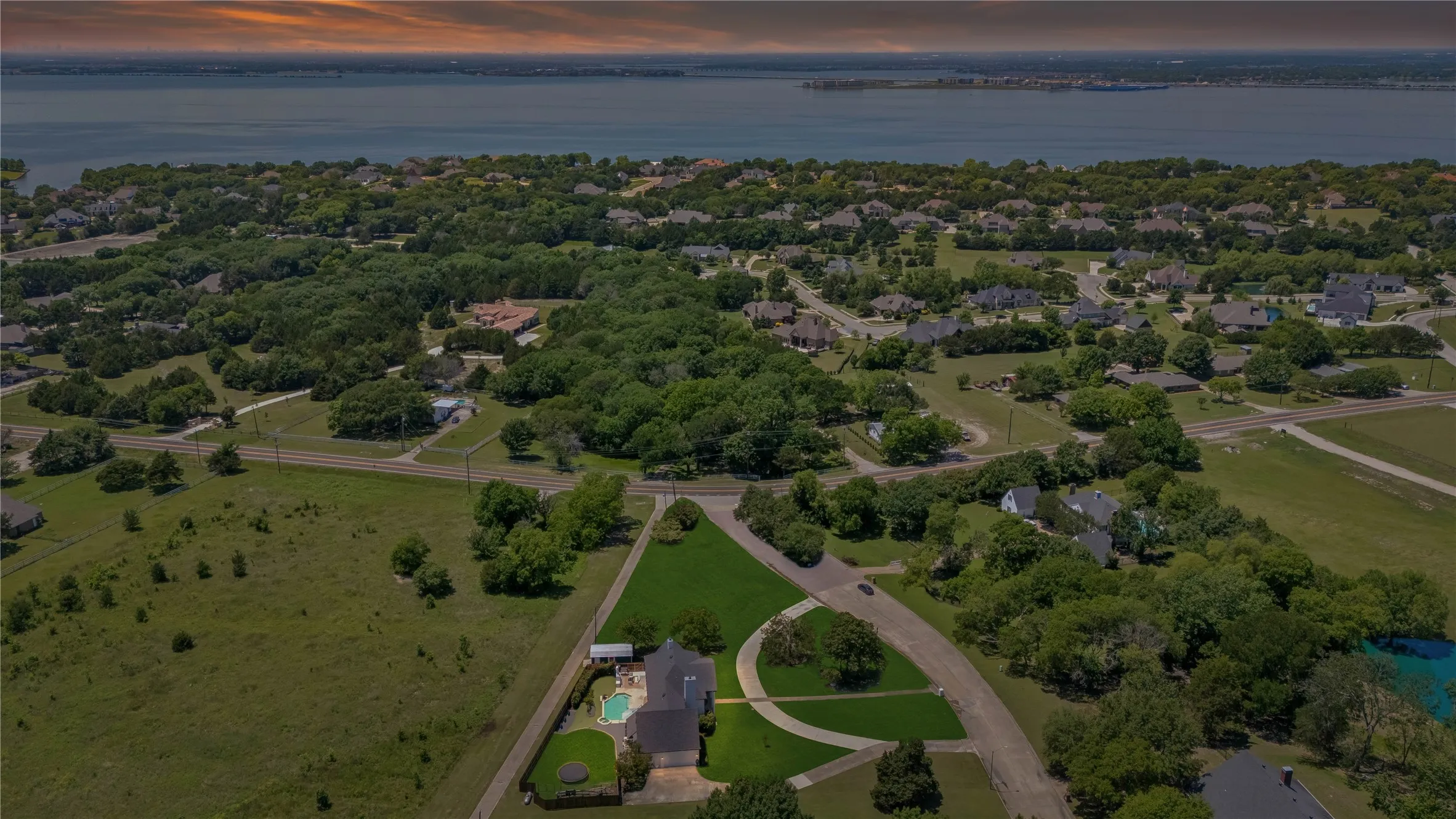 Single Family Residence For Sale in Rockwall County , 221 Carriage Hill Lane, Heath, Texas 75032, 4 Bedroom, 3 Bathroom, 2 Garage spaces, 3,807 Sqft, built in 1996, mls#21359911, Real Estate Agent in Heath, Homes For Sale in Rockwall county, Homes For Sale in Heath, Realtor in Heath Texas, Real Estate Brokerage Independent Realty Texas, Luminita Cordes Realtor