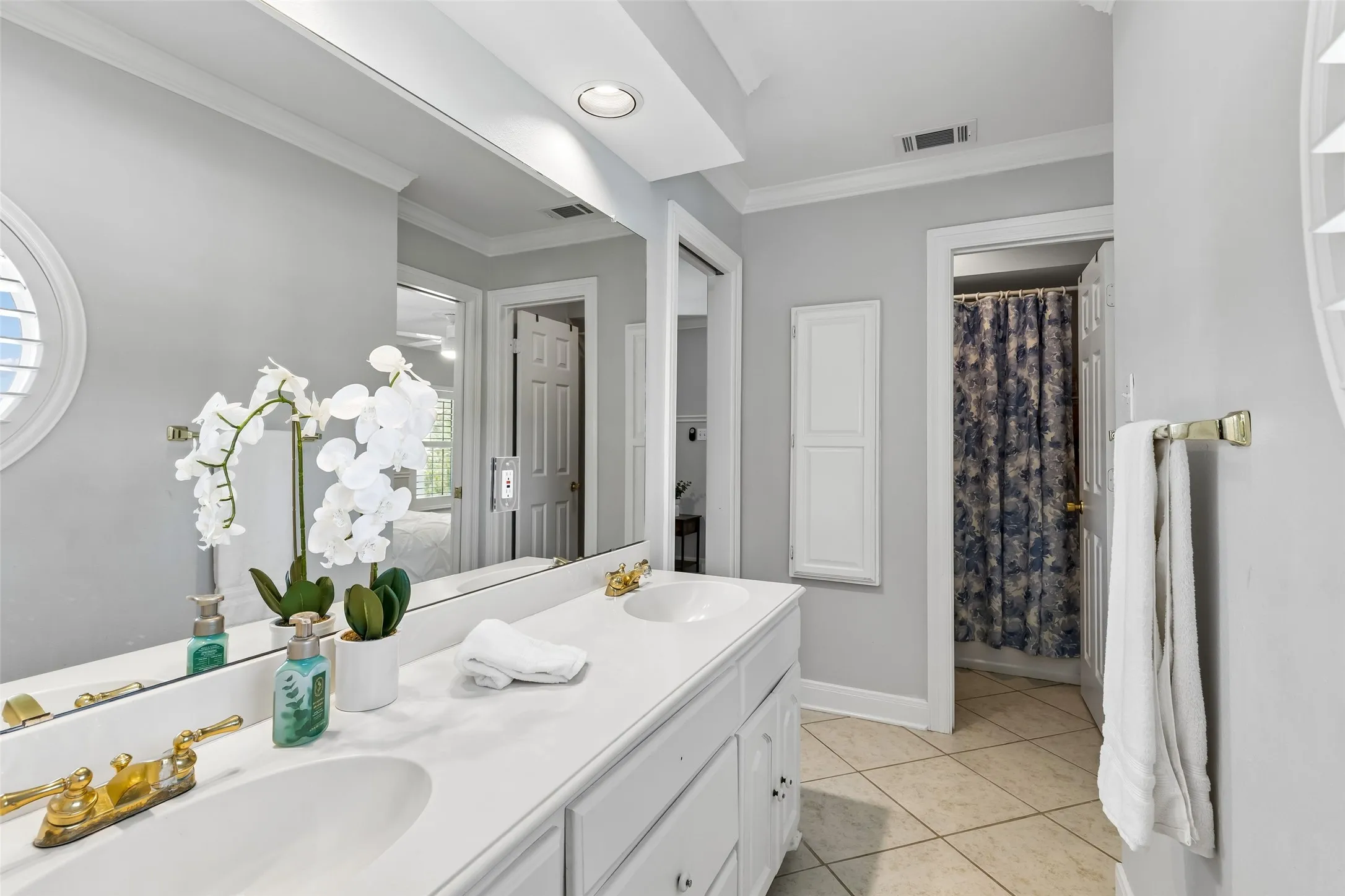 Single Family Residence For Sale in Rockwall County , 221 Carriage Hill Lane, Heath, Texas 75032, 4 Bedroom, 3 Bathroom, 2 Garage spaces, 3,807 Sqft, built in 1996, mls#21359911, Real Estate Agent in Heath, Homes For Sale in Rockwall county, Homes For Sale in Heath, Realtor in Heath Texas, Real Estate Brokerage Independent Realty Texas, Luminita Cordes Realtor