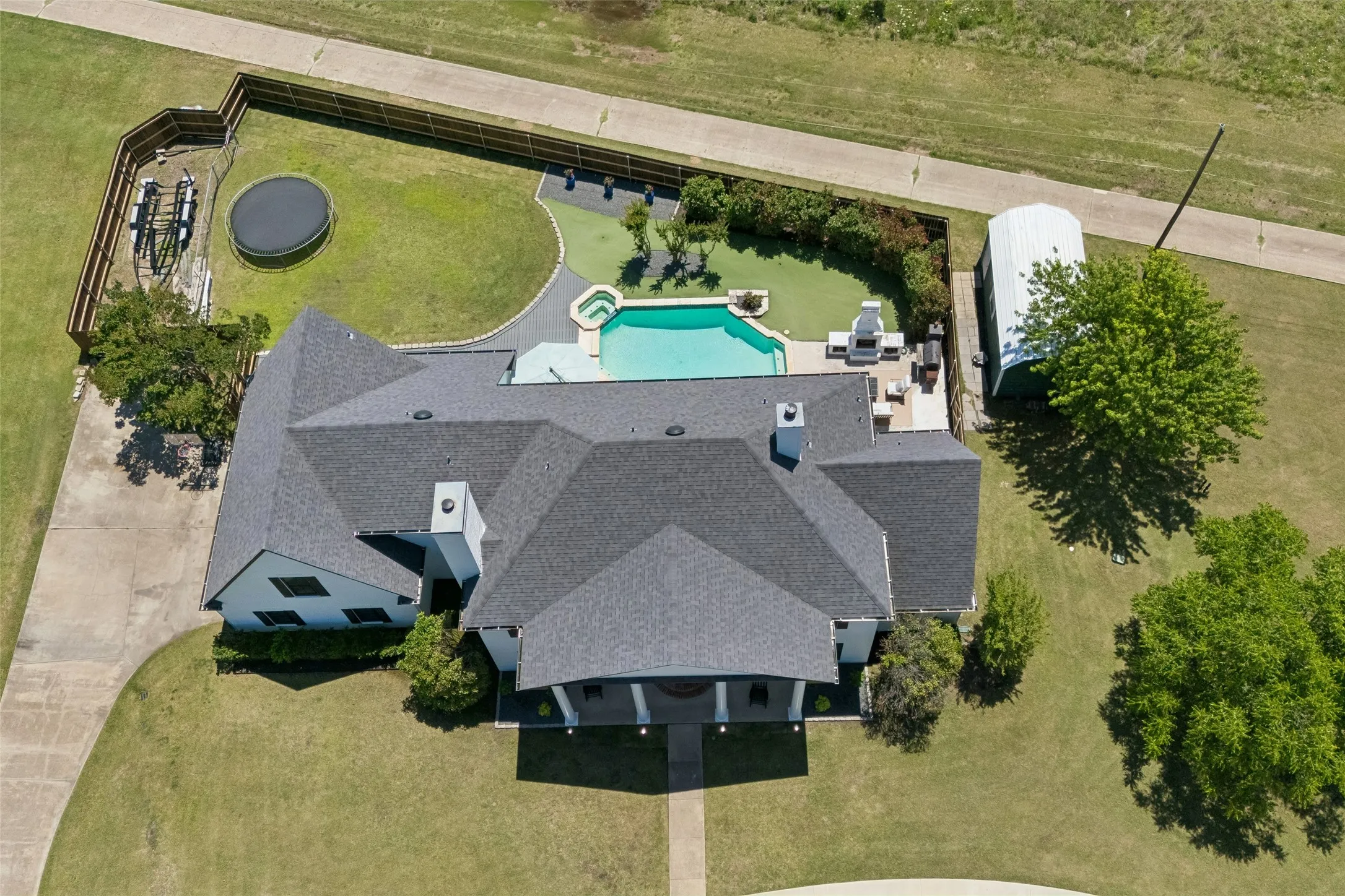 Single Family Residence For Sale in Rockwall County , 221 Carriage Hill Lane, Heath, Texas 75032, 4 Bedroom, 3 Bathroom, 2 Garage spaces, 3,807 Sqft, built in 1996, mls#21359911, Real Estate Agent in Heath, Homes For Sale in Rockwall county, Homes For Sale in Heath, Realtor in Heath Texas, Real Estate Brokerage Independent Realty Texas, Luminita Cordes Realtor