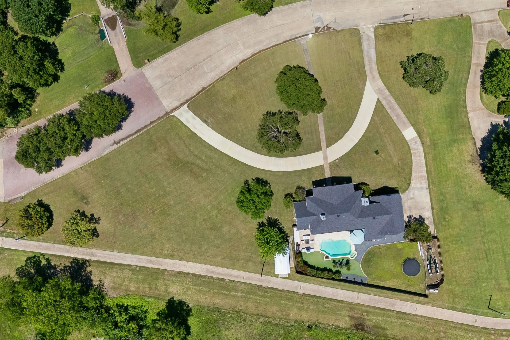 Single Family Residence For Sale in Rockwall County , 221 Carriage Hill Lane, Heath, Texas 75032, 4 Bedroom, 3 Bathroom, 2 Garage spaces, 3,807 Sqft, built in 1996, mls#21359911, Real Estate Agent in Heath, Homes For Sale in Rockwall county, Homes For Sale in Heath, Realtor in Heath Texas, Real Estate Brokerage Independent Realty Texas, Luminita Cordes Realtor
