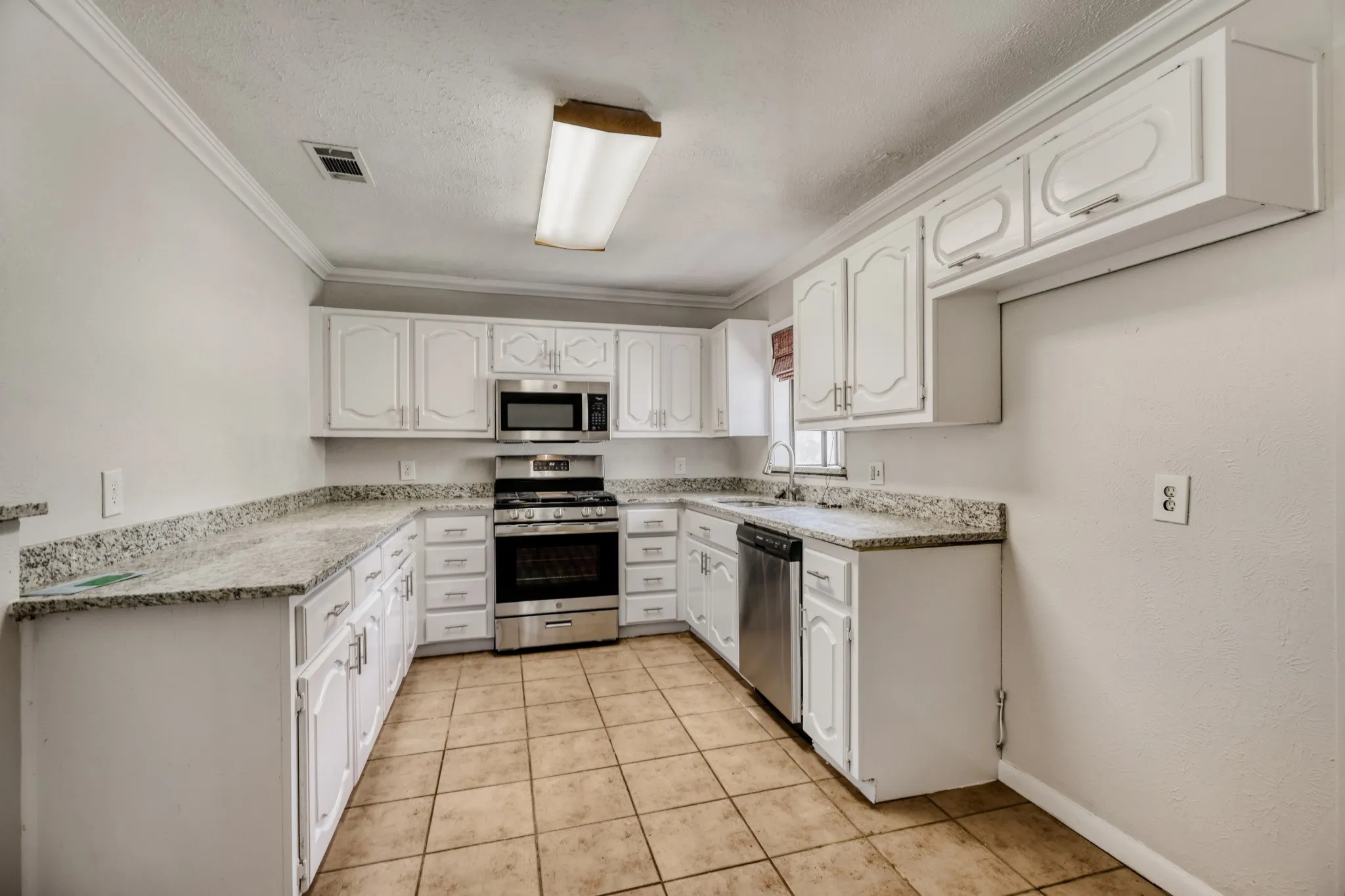 Single Family Residence For Sale in Dallas County , 1017 Hoke Smith Drive, Dallas, Texas 75224, 3 Bedroom, 2 Bathroom, Garage spaces, 1,425 Sqft, built in 1952, mls#21345275, Real Estate Agent in Dallas, Homes For Sale in Dallas county, Homes For Sale in Dallas, Realtor in Dallas Texas, Real Estate Brokerage Independent Realty Texas, Luminita Cordes Realtor