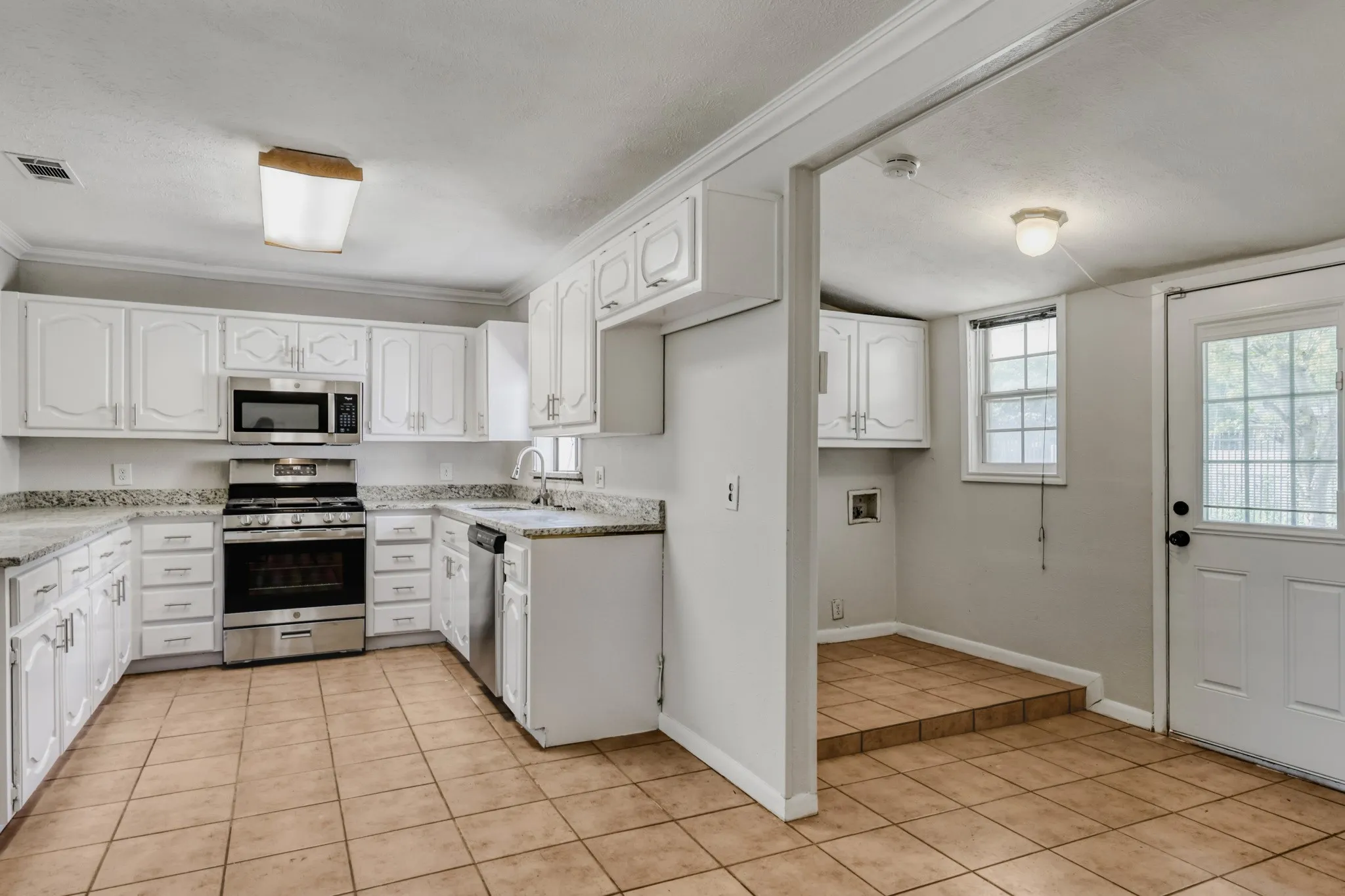 Single Family Residence For Sale in Dallas County , 1017 Hoke Smith Drive, Dallas, Texas 75224, 3 Bedroom, 2 Bathroom, Garage spaces, 1,425 Sqft, built in 1952, mls#21345275, Real Estate Agent in Dallas, Homes For Sale in Dallas county, Homes For Sale in Dallas, Realtor in Dallas Texas, Real Estate Brokerage Independent Realty Texas, Luminita Cordes Realtor