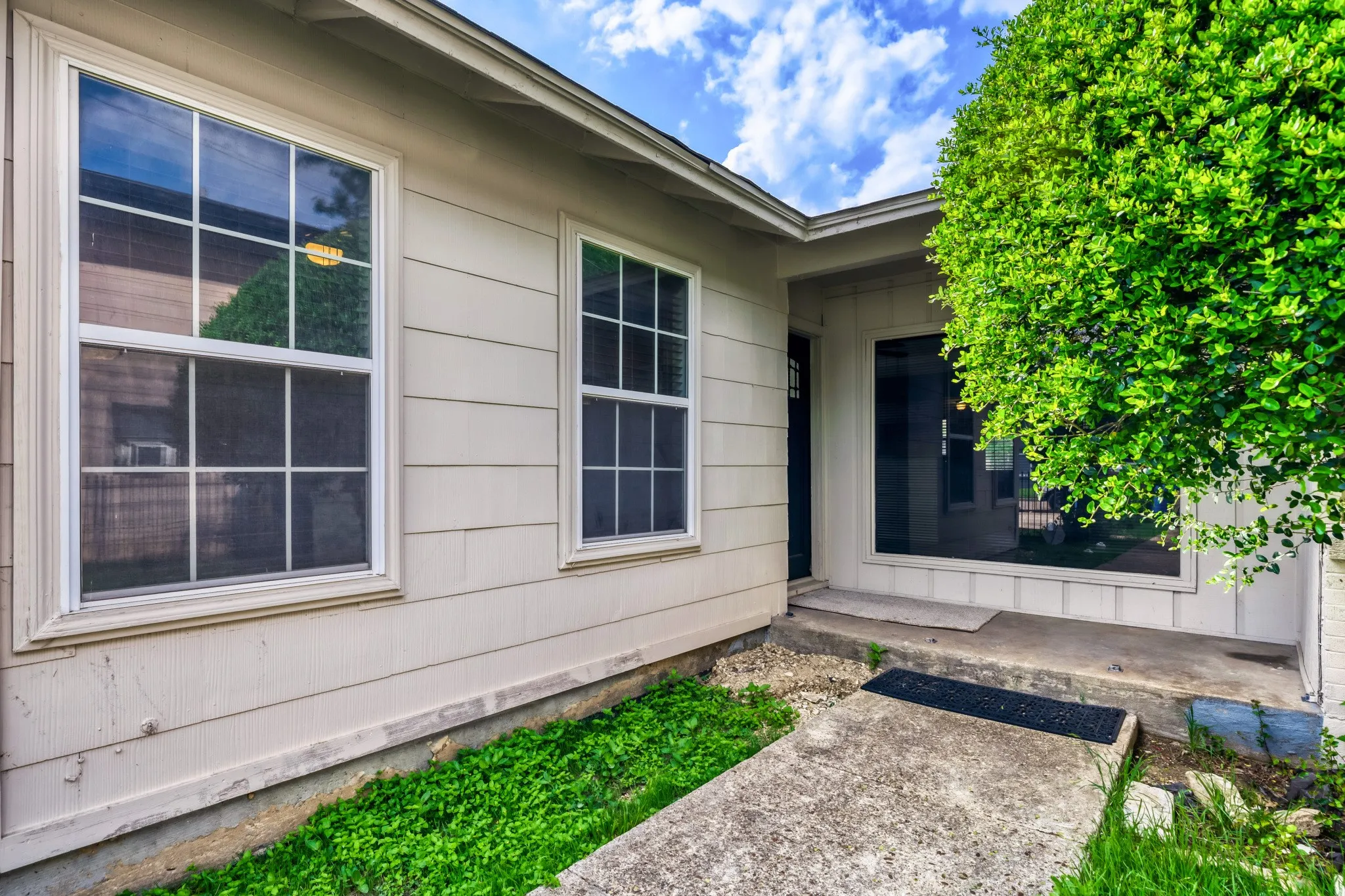 Single Family Residence For Sale in Dallas County , 1017 Hoke Smith Drive, Dallas, Texas 75224, 3 Bedroom, 2 Bathroom, Garage spaces, 1,425 Sqft, built in 1952, mls#21345275, Real Estate Agent in Dallas, Homes For Sale in Dallas county, Homes For Sale in Dallas, Realtor in Dallas Texas, Real Estate Brokerage Independent Realty Texas, Luminita Cordes Realtor