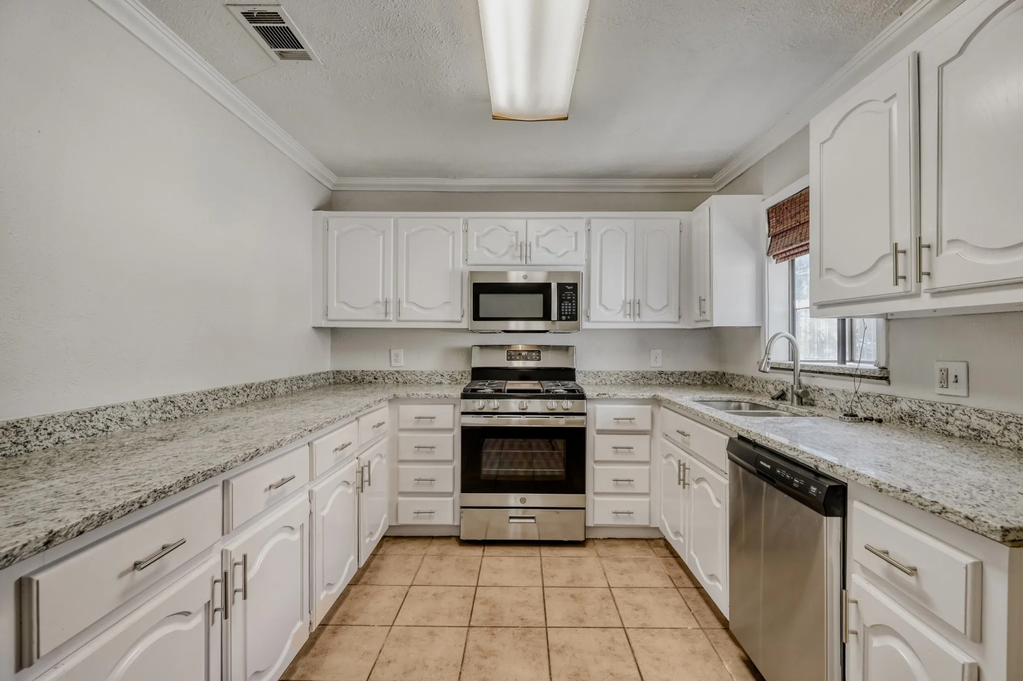 Single Family Residence For Sale in Dallas County , 1017 Hoke Smith Drive, Dallas, Texas 75224, 3 Bedroom, 2 Bathroom, Garage spaces, 1,425 Sqft, built in 1952, mls#21345275, Real Estate Agent in Dallas, Homes For Sale in Dallas county, Homes For Sale in Dallas, Realtor in Dallas Texas, Real Estate Brokerage Independent Realty Texas, Luminita Cordes Realtor