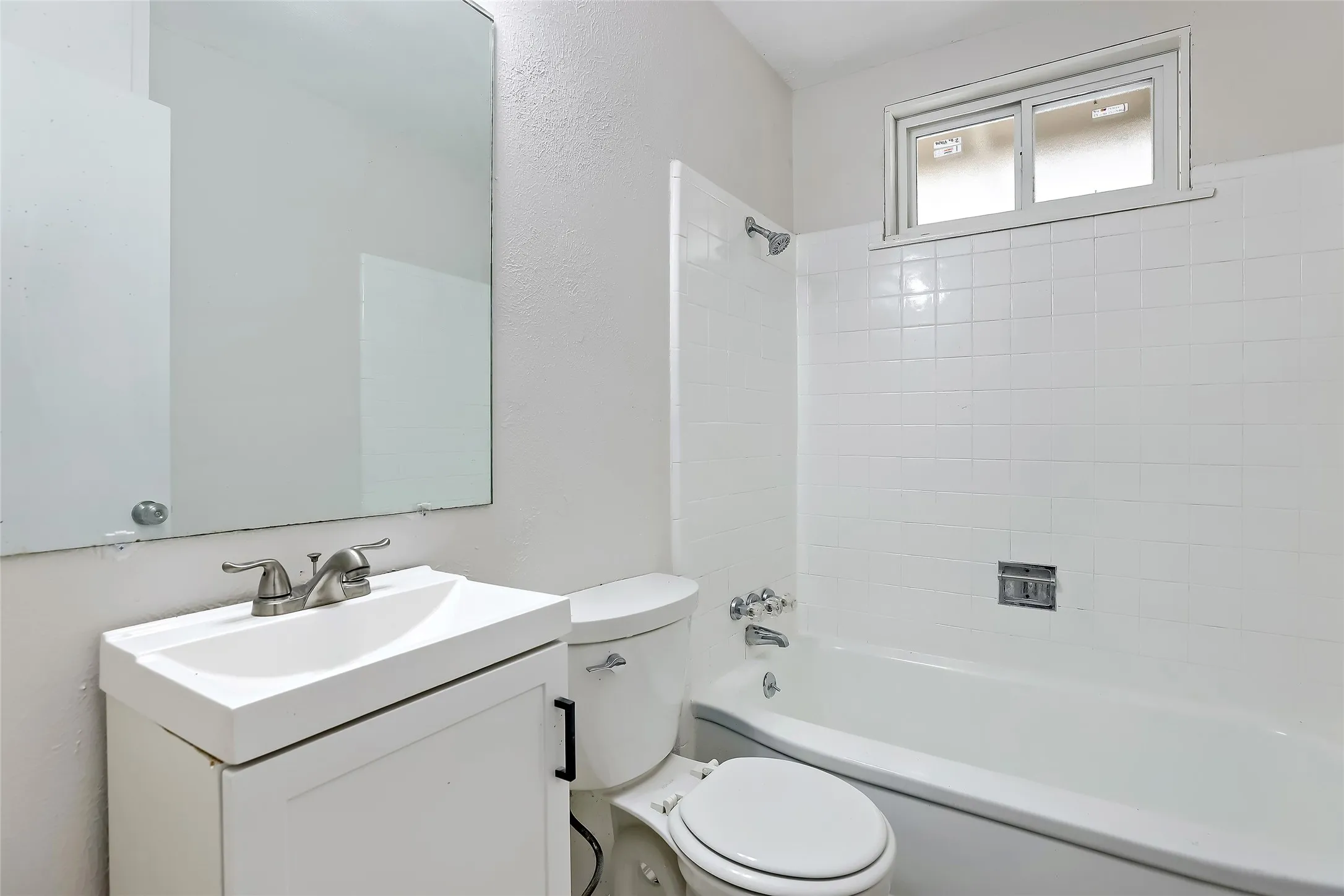Single Family Residence For Sale in Dallas County , 1017 Hoke Smith Drive, Dallas, Texas 75224, 3 Bedroom, 2 Bathroom, Garage spaces, 1,425 Sqft, built in 1952, mls#21345275, Real Estate Agent in Dallas, Homes For Sale in Dallas county, Homes For Sale in Dallas, Realtor in Dallas Texas, Real Estate Brokerage Independent Realty Texas, Luminita Cordes Realtor