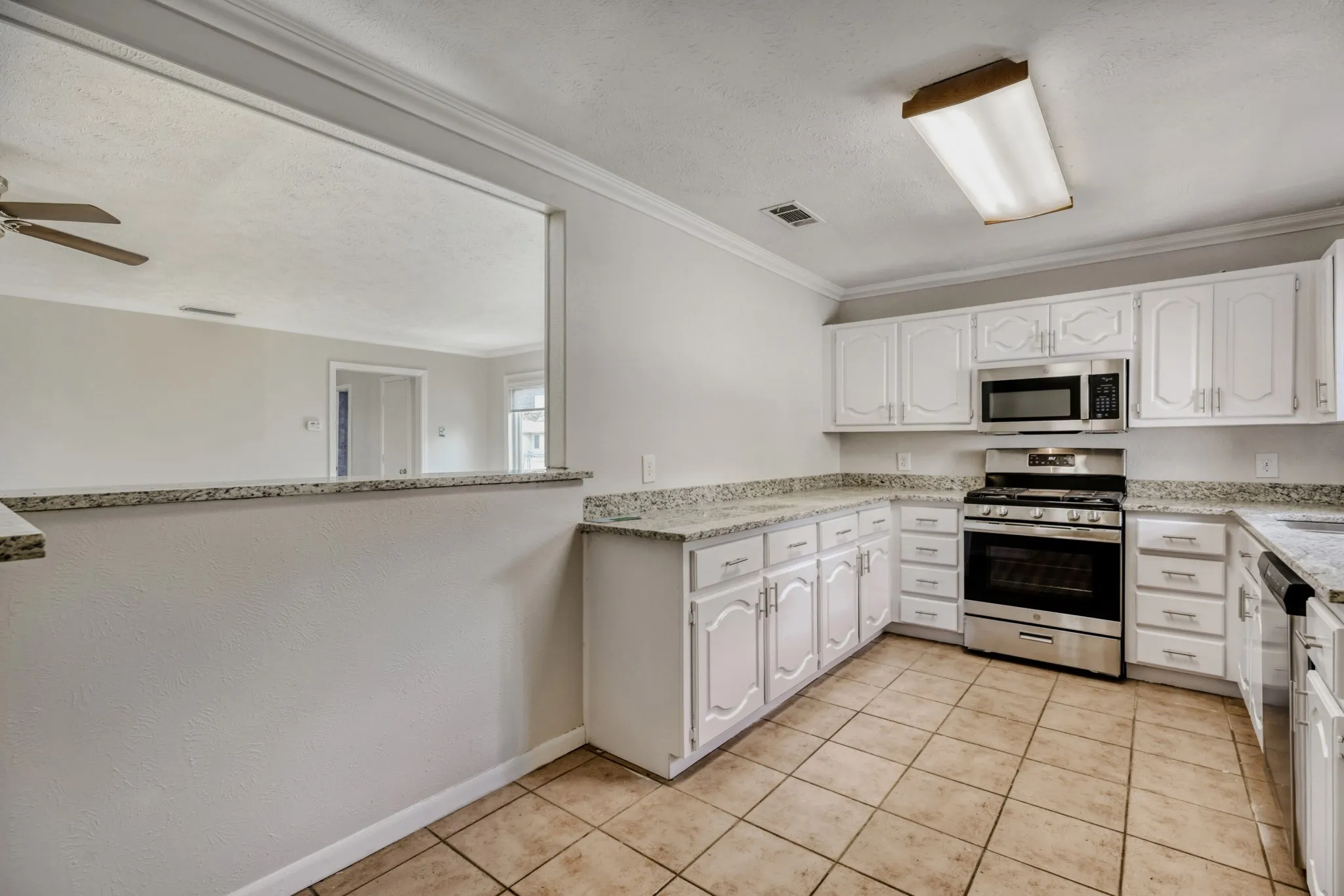 Single Family Residence For Sale in Dallas County , 1017 Hoke Smith Drive, Dallas, Texas 75224, 3 Bedroom, 2 Bathroom, Garage spaces, 1,425 Sqft, built in 1952, mls#21345275, Real Estate Agent in Dallas, Homes For Sale in Dallas county, Homes For Sale in Dallas, Realtor in Dallas Texas, Real Estate Brokerage Independent Realty Texas, Luminita Cordes Realtor