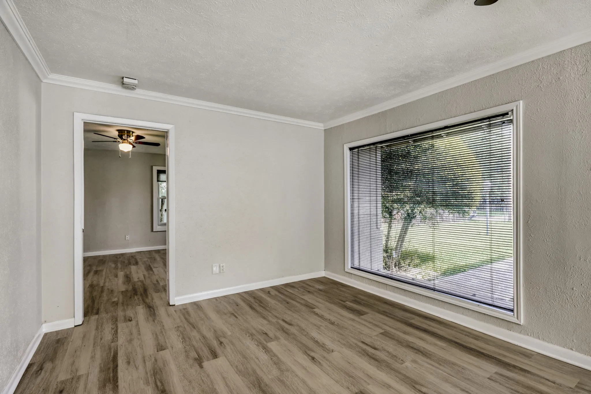 Single Family Residence For Sale in Dallas County , 1017 Hoke Smith Drive, Dallas, Texas 75224, 3 Bedroom, 2 Bathroom, Garage spaces, 1,425 Sqft, built in 1952, mls#21345275, Real Estate Agent in Dallas, Homes For Sale in Dallas county, Homes For Sale in Dallas, Realtor in Dallas Texas, Real Estate Brokerage Independent Realty Texas, Luminita Cordes Realtor